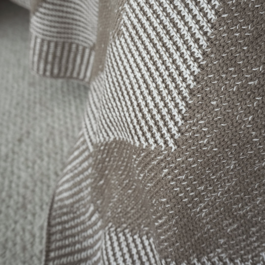 BEACON 130x240 cm Faun knitted jacquard blanket with detailed pattern, soft and cozy for warm bedding or lounging.