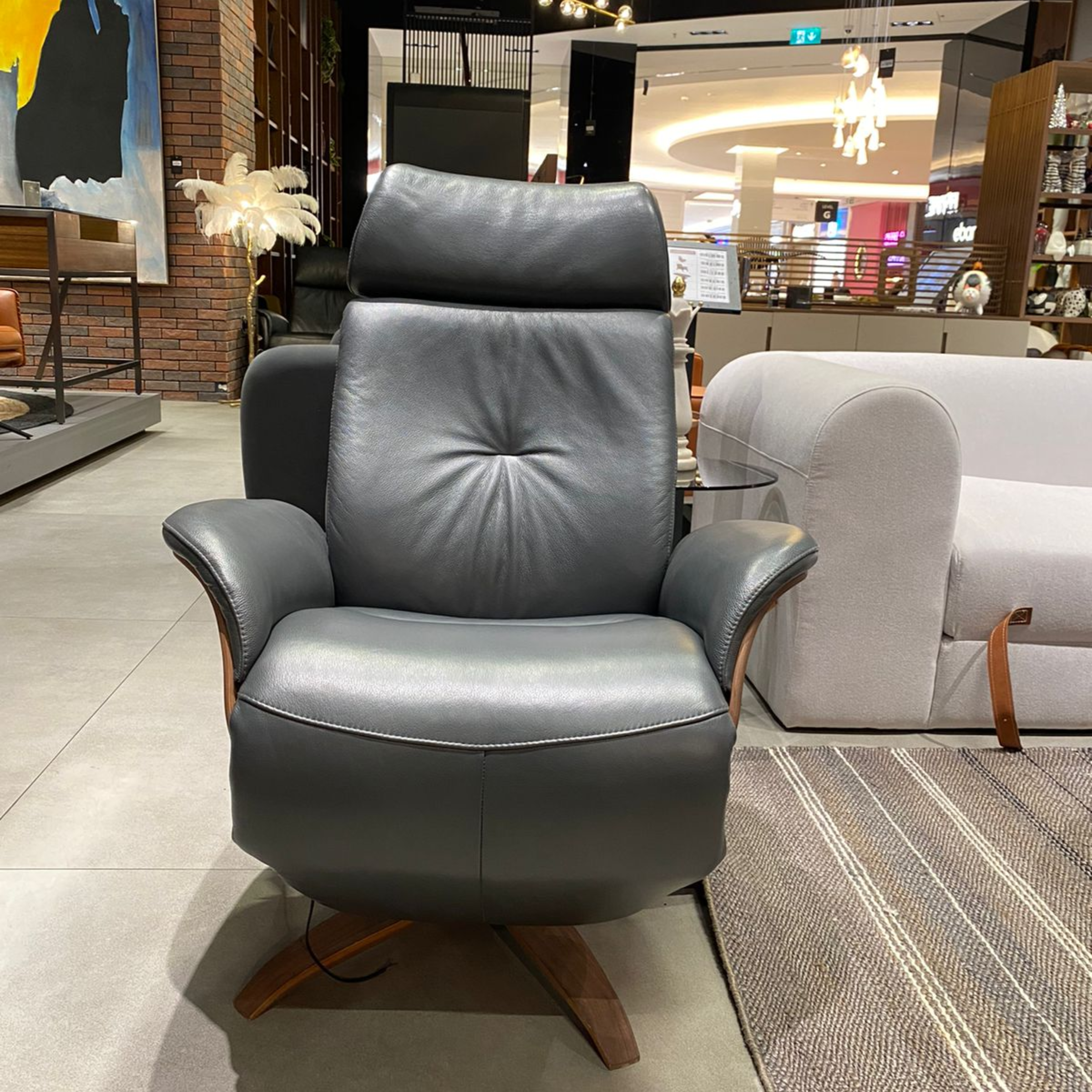 Display Item - Benz Relaxing Swivel And Electric Grey Recliner Lounge Chair Hkp-7608MfelNakheel - DISPLAY ITEM - ebarza Furniture UAE | Shop Modern Furniture in Abu Dhabi & Dubai - مفروشات ايبازرا في الامارات | تسوق اثاث عصري وديكورات مميزة في دبي وابوظبي