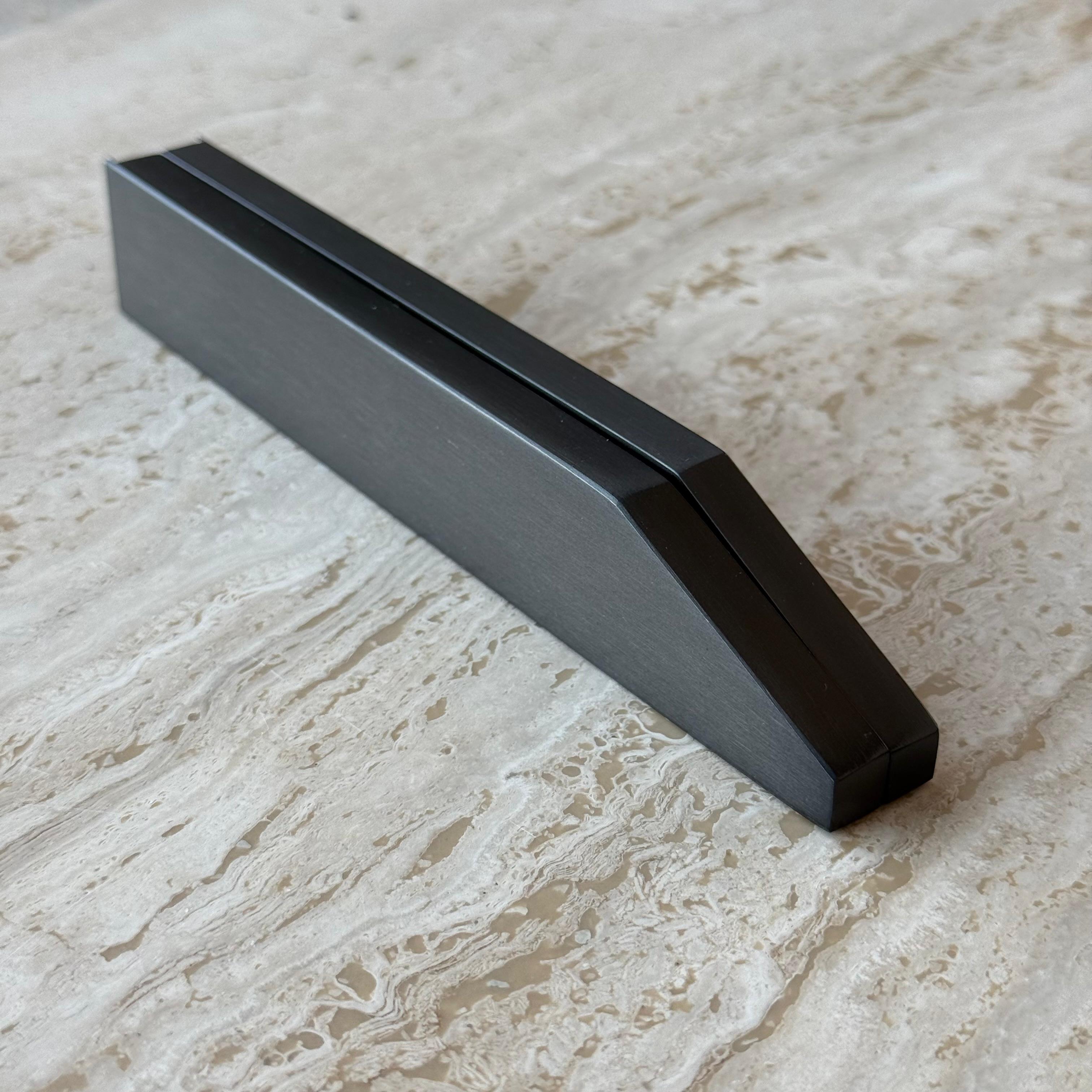Black 1mm thick sealing cap for wall panels and profiles, size 2.8cm, by BEACON, model PR0047, for sealing and finishing.