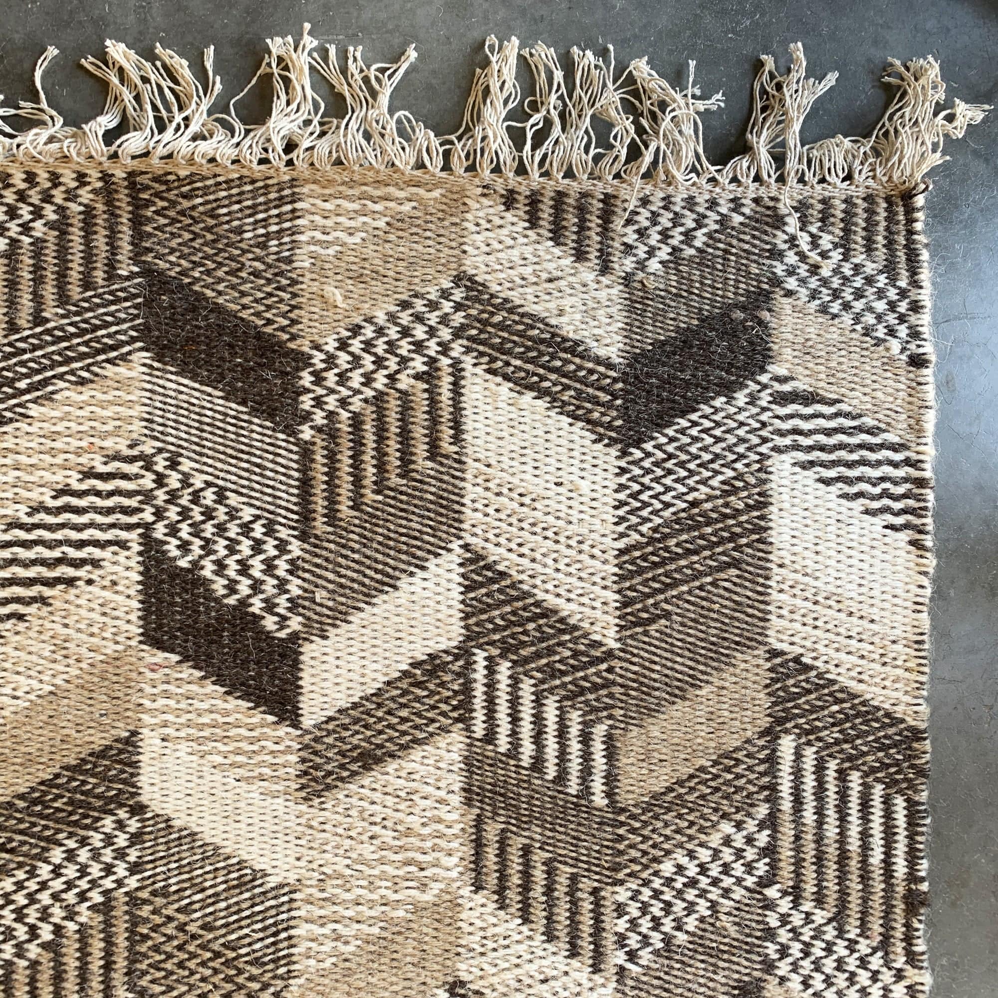 230X160 Cm Bolton Handmade Wool Rug Bolton Blt-03-L - Rugs - ebarza Furniture UAE | Shop Modern Furniture in Abu Dhabi & Dubai - مفروشات ايبازرا في الامارات | تسوق اثاث عصري وديكورات مميزة في دبي وابوظبي