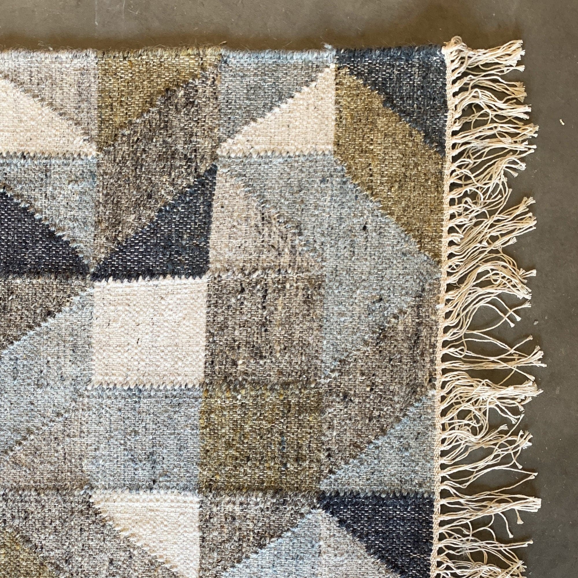 230X160 Cm Bolton Handmade Wool Rug Bolton Blt-83-L - Rugs - ebarza Furniture UAE | Shop Modern Furniture in Abu Dhabi & Dubai - مفروشات ايبازرا في الامارات | تسوق اثاث عصري وديكورات مميزة في دبي وابوظبي