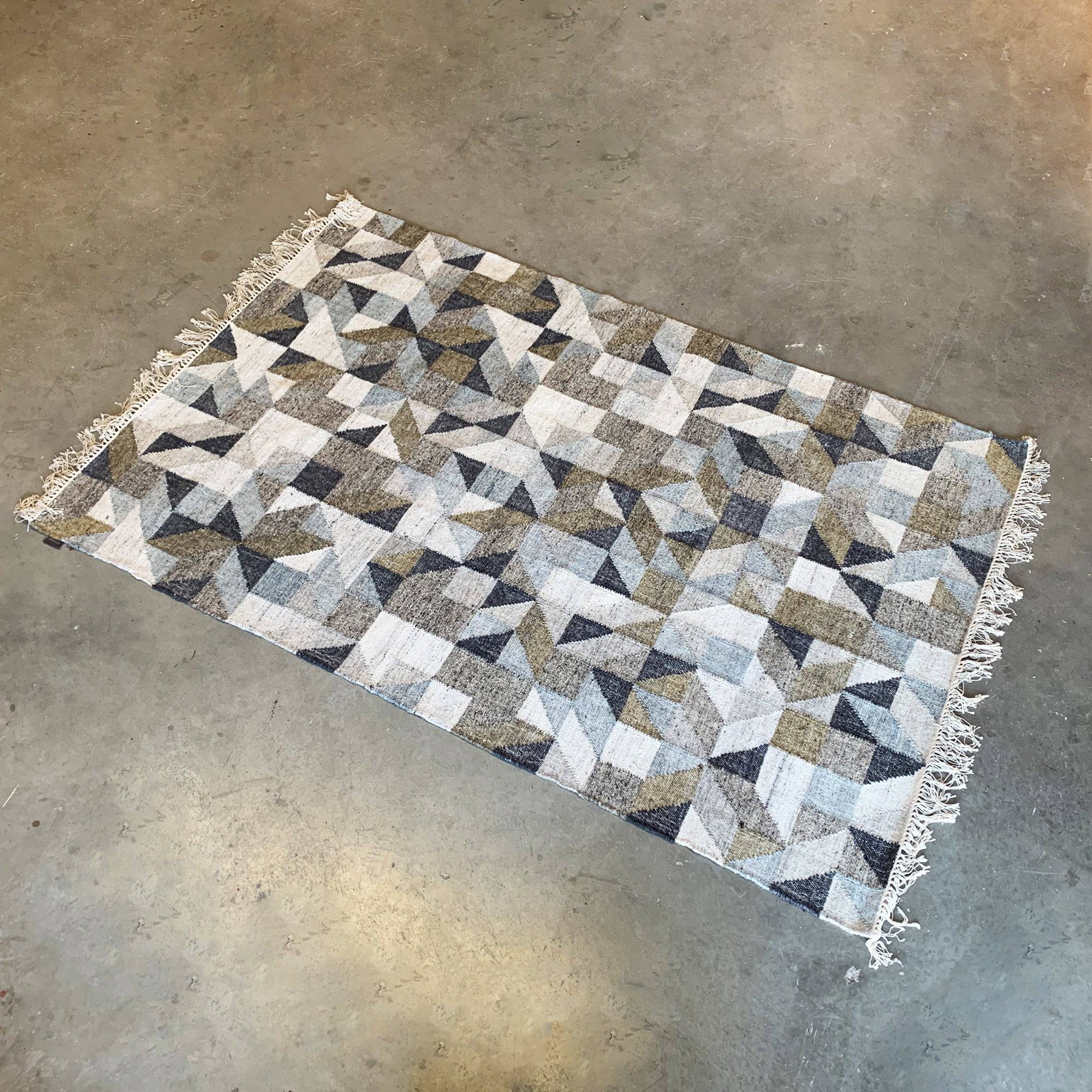 230X160 Cm Bolton Handmade Wool Rug Bolton Blt-83-L - Rugs - ebarza Furniture UAE | Shop Modern Furniture in Abu Dhabi & Dubai - مفروشات ايبازرا في الامارات | تسوق اثاث عصري وديكورات مميزة في دبي وابوظبي