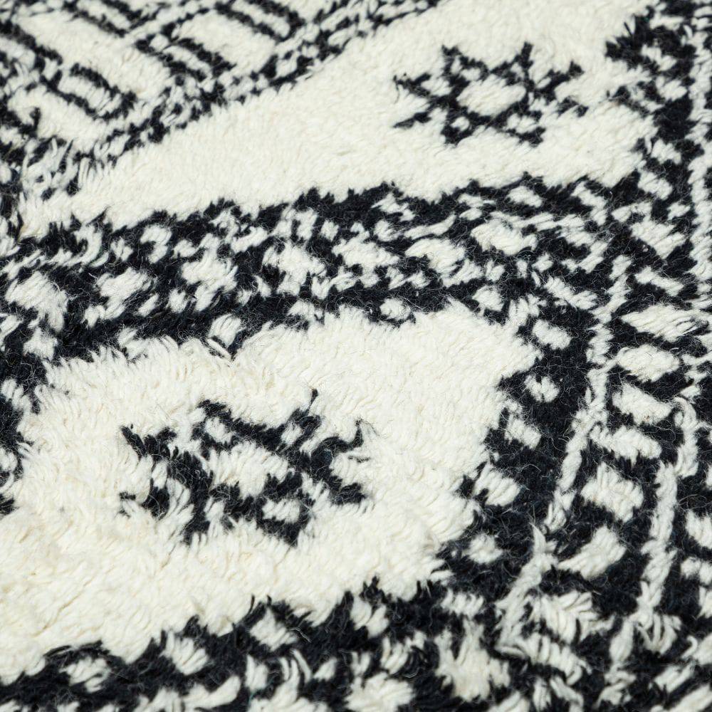 230X160 Cm Moroccan Style Handmade Rug Jh-2709-L - Rugs - ebarza Furniture UAE | Shop Modern Furniture in Abu Dhabi & Dubai - مفروشات ايبازرا في الامارات | تسوق اثاث عصري وديكورات مميزة في دبي وابوظبي