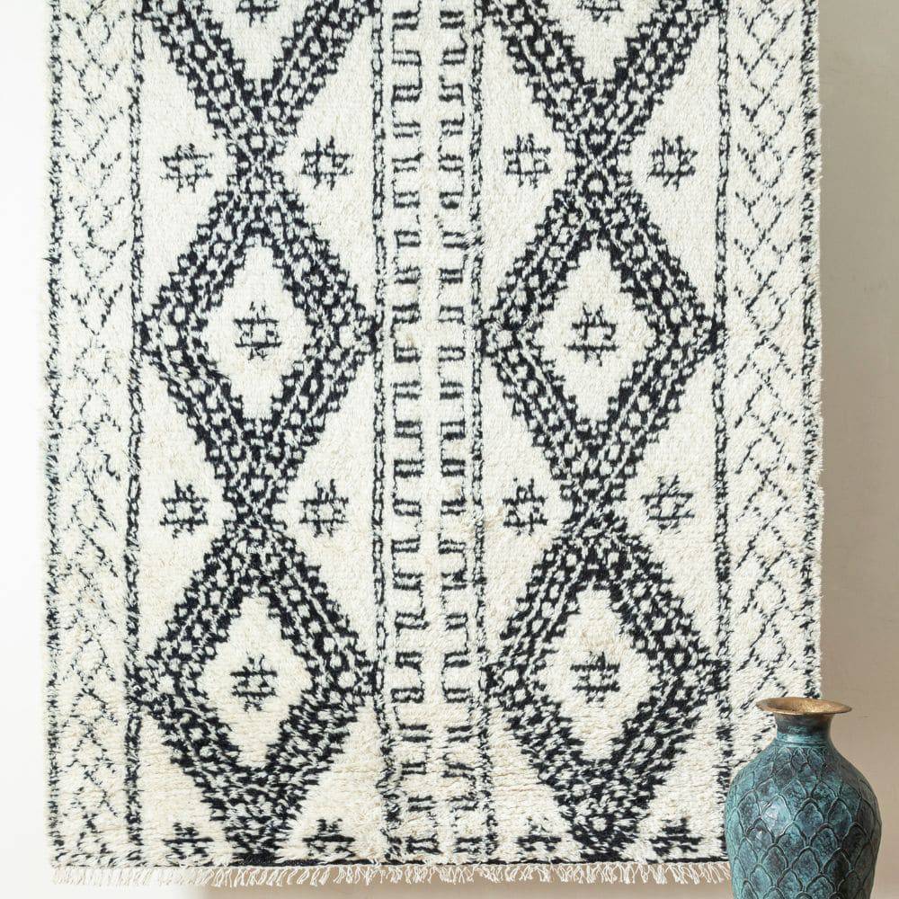 230X160 Cm Moroccan Style Handmade Rug Jh-2709-L - Rugs - ebarza Furniture UAE | Shop Modern Furniture in Abu Dhabi & Dubai - مفروشات ايبازرا في الامارات | تسوق اثاث عصري وديكورات مميزة في دبي وابوظبي