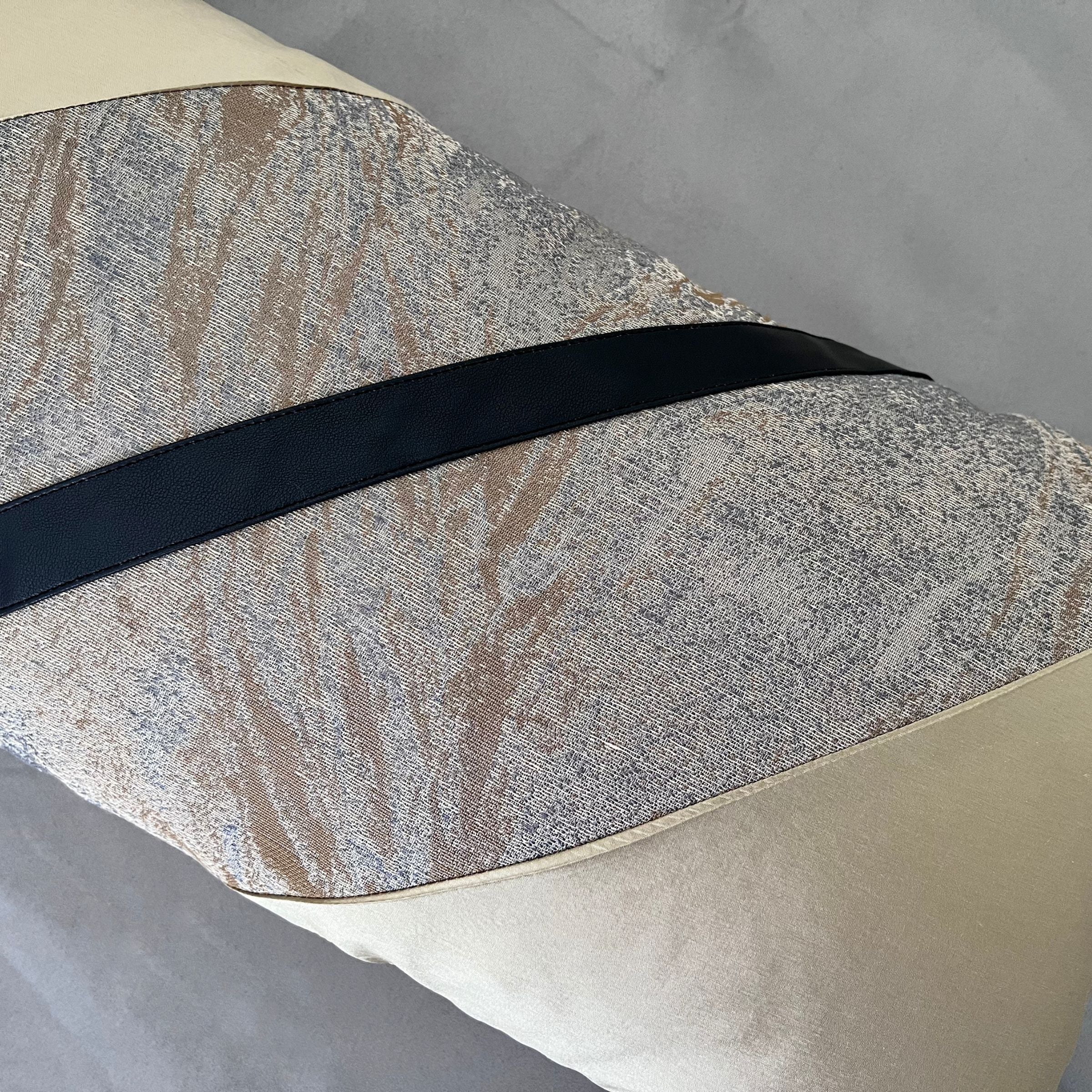 30*60 Quentina patchwork cushion - ECC098 - Cushions - ebarza Furniture UAE | Shop Modern Furniture in Abu Dhabi & Dubai - مفروشات ايبازرا في الامارات | تسوق اثاث عصري وديكورات مميزة في دبي وابوظبي