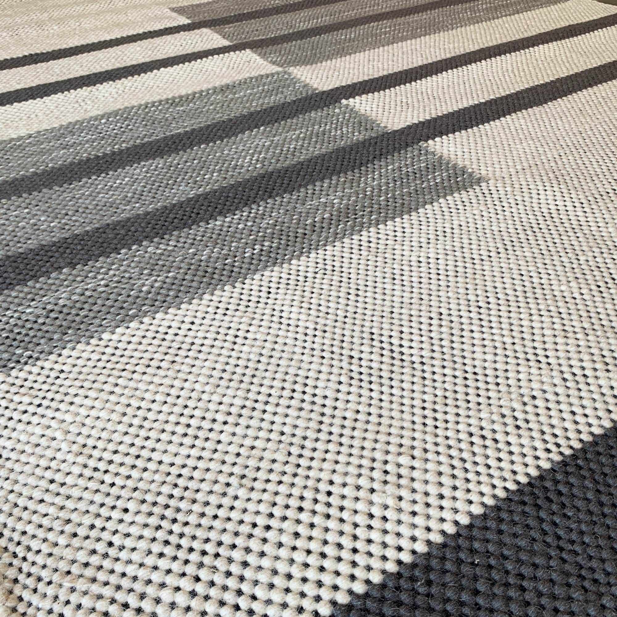 300X200 Cm Filford Handmade Wool Rug Filford Ffd-01-Xl - Rugs - ebarza Furniture UAE | Shop Modern Furniture in Abu Dhabi & Dubai - مفروشات ايبازرا في الامارات | تسوق اثاث عصري وديكورات مميزة في دبي وابوظبي