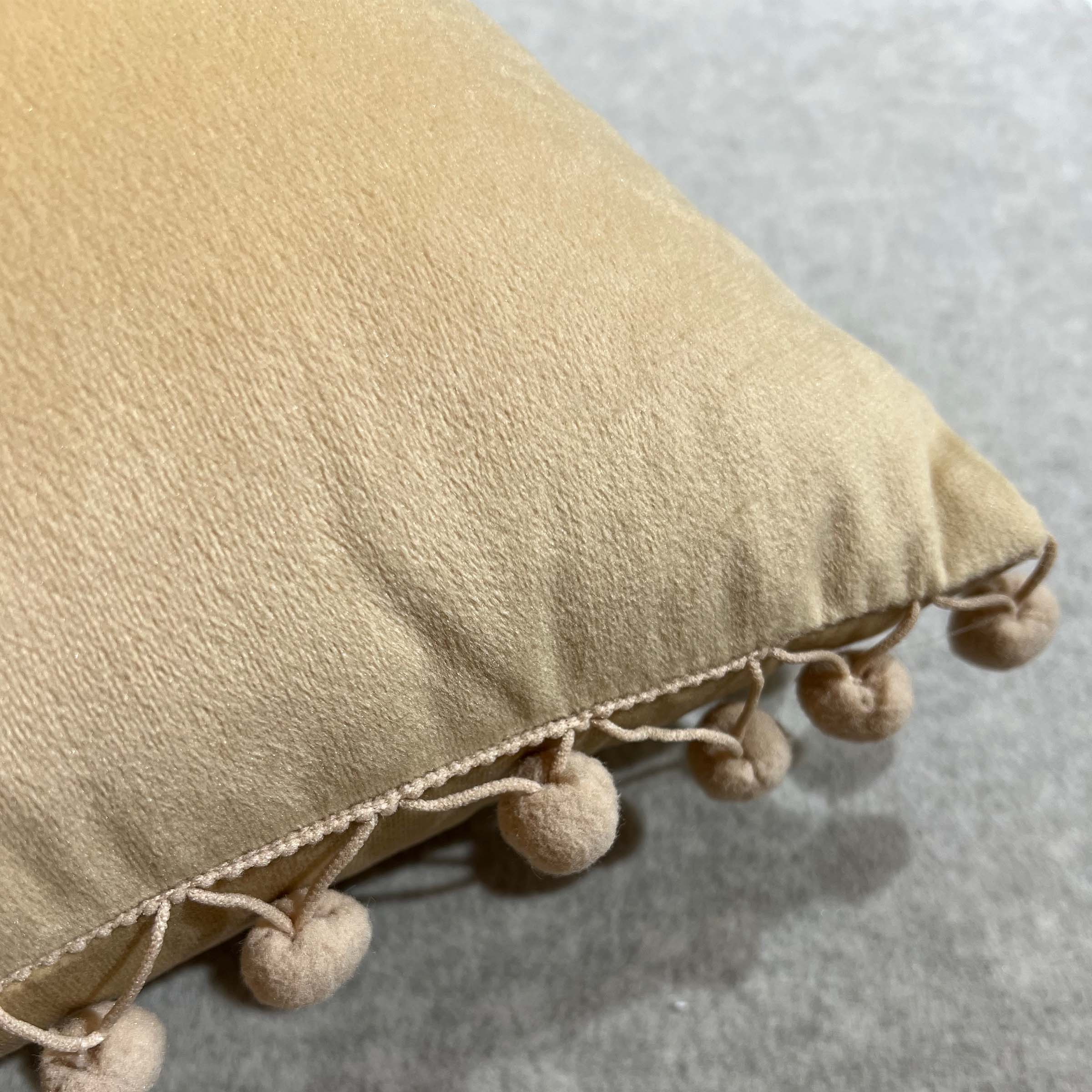 30*50 Dorothy Flannelette Cushion(with filling) - ECC079 - Cushions - ebarza Furniture UAE | Shop Modern Furniture in Abu Dhabi & Dubai - مفروشات ايبازرا في الامارات | تسوق اثاث عصري وديكورات مميزة في دبي وابوظبي