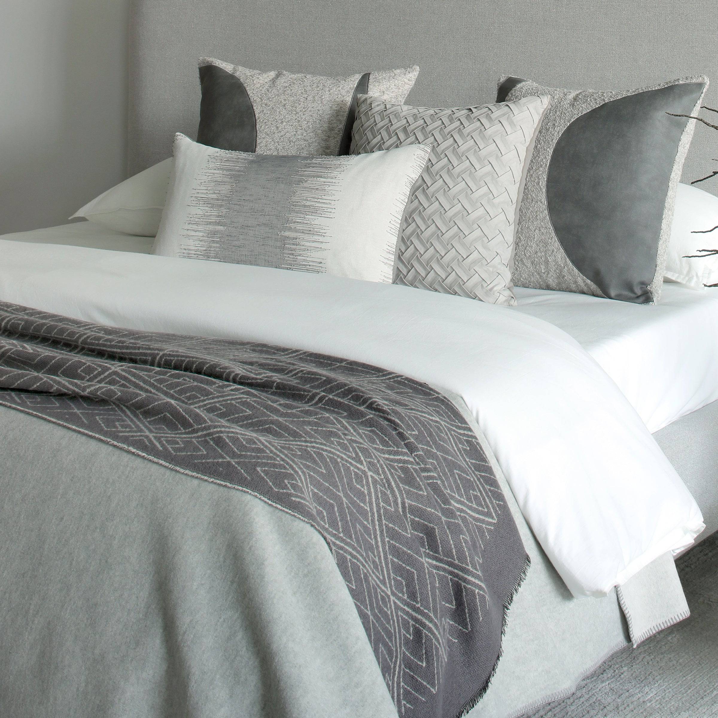 30X55 Cm Ranya Jacquard Yarn Throw Cushion Ecc042 - Cushions - ebarza Furniture UAE | Shop Modern Furniture in Abu Dhabi & Dubai - مفروشات ايبازرا في الامارات | تسوق اثاث عصري وديكورات مميزة في دبي وابوظبي