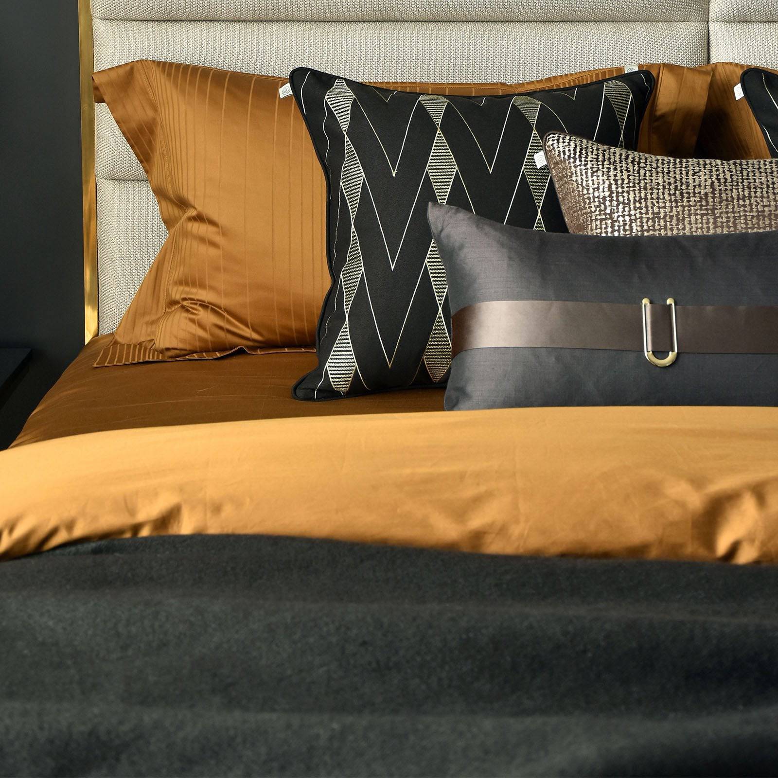 30X55 Cm U Type Ring Imitation Silk Pillow Ecc-013 - Cushions - ebarza Furniture UAE | Shop Modern Furniture in Abu Dhabi & Dubai - مفروشات ايبازرا في الامارات | تسوق اثاث عصري وديكورات مميزة في دبي وابوظبي