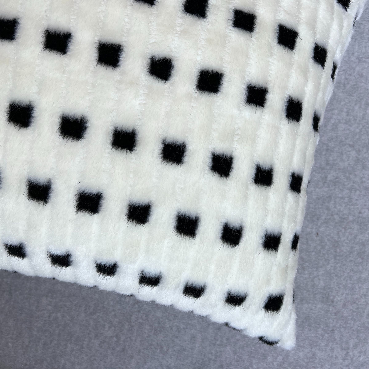 45*45 Jacklyn Plush Cushion - ECC100 - Cushions - ebarza Furniture UAE | Shop Modern Furniture in Abu Dhabi & Dubai - مفروشات ايبازرا في الامارات | تسوق اثاث عصري وديكورات مميزة في دبي وابوظبي