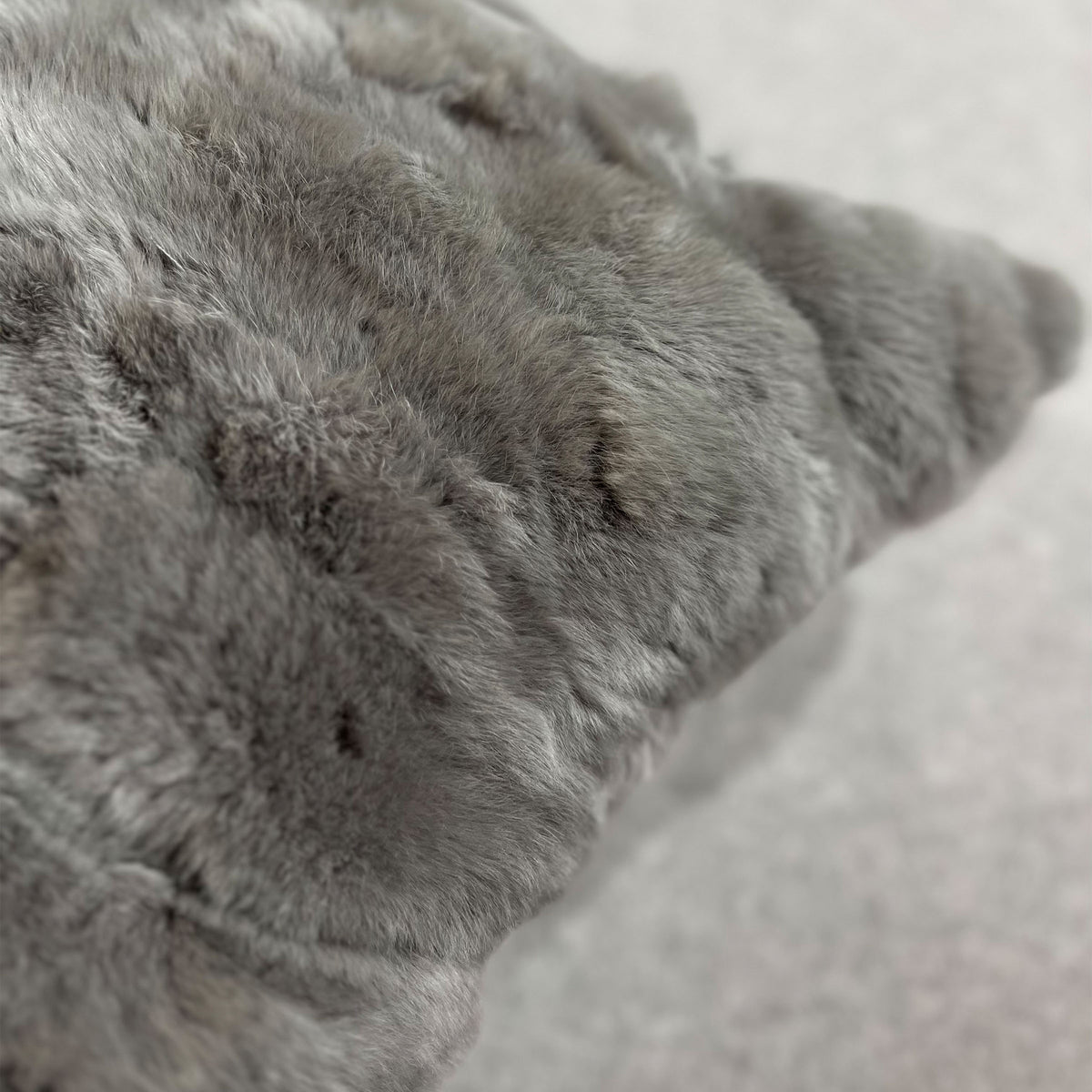 BEACON Odom Rex rabbit hair cushion, 45x45 cm, soft plush cushion with luxurious rabbit hair for cozy comfort.