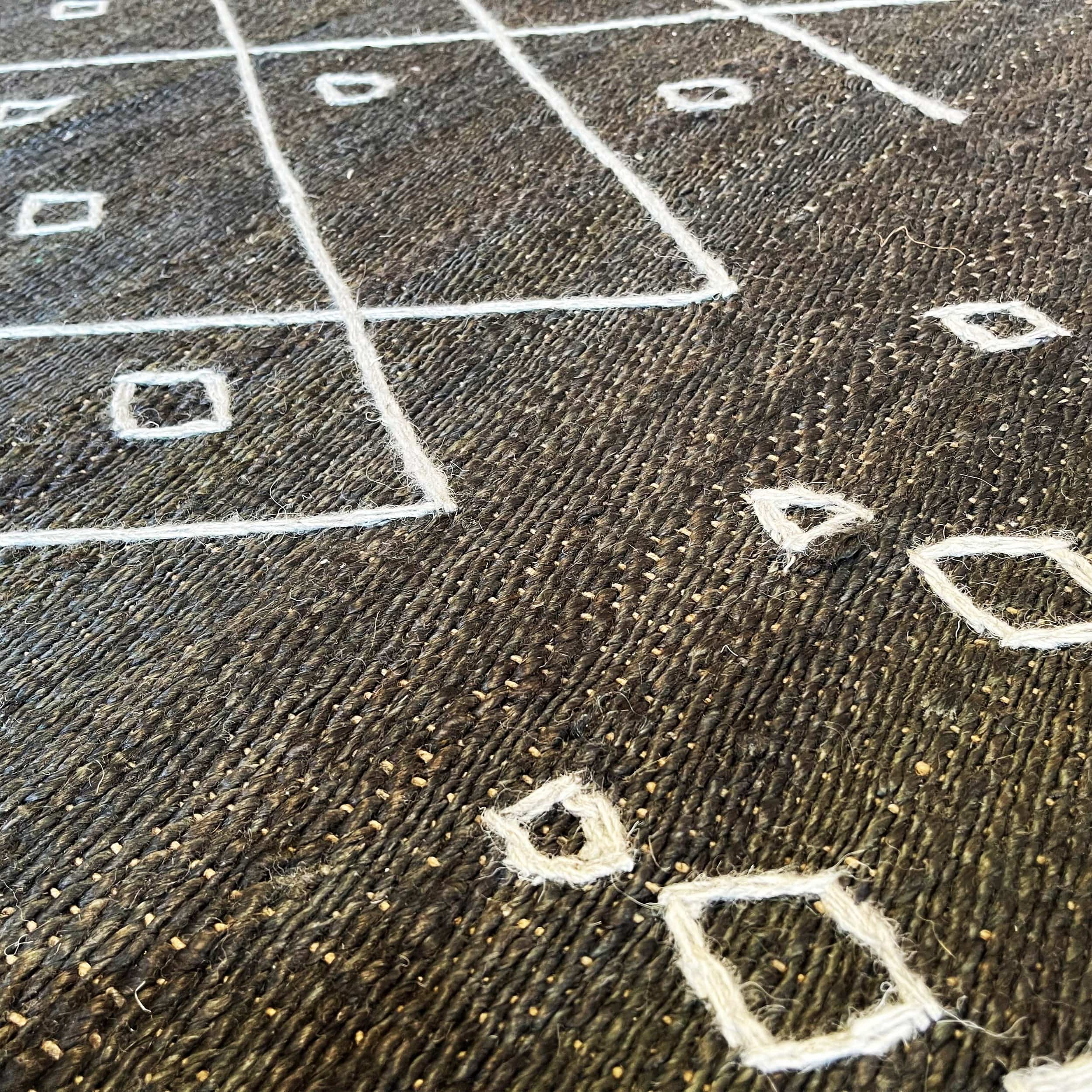 450X300 Cm Noville Handmade Wool Rug Noville Nvl-02-Xgrand - Rugs - ebarza Furniture UAE | Shop Modern Furniture in Abu Dhabi & Dubai - مفروشات ايبازرا في الامارات | تسوق اثاث عصري وديكورات مميزة في دبي وابوظبي