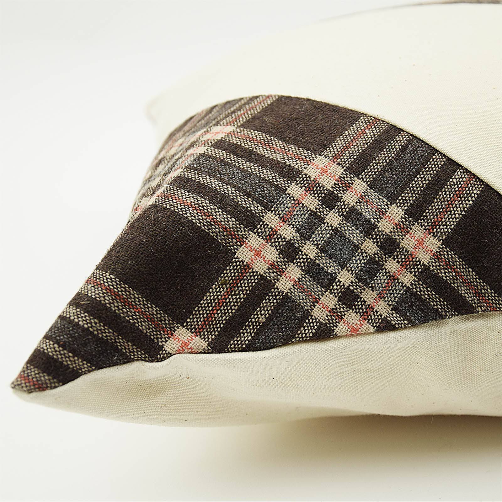 45X45 Cm Cushion Cover T18107 - Cushions - ebarza Furniture UAE | Shop Modern Furniture in Abu Dhabi & Dubai - مفروشات ايبازرا في الامارات | تسوق اثاث عصري وديكورات مميزة في دبي وابوظبي