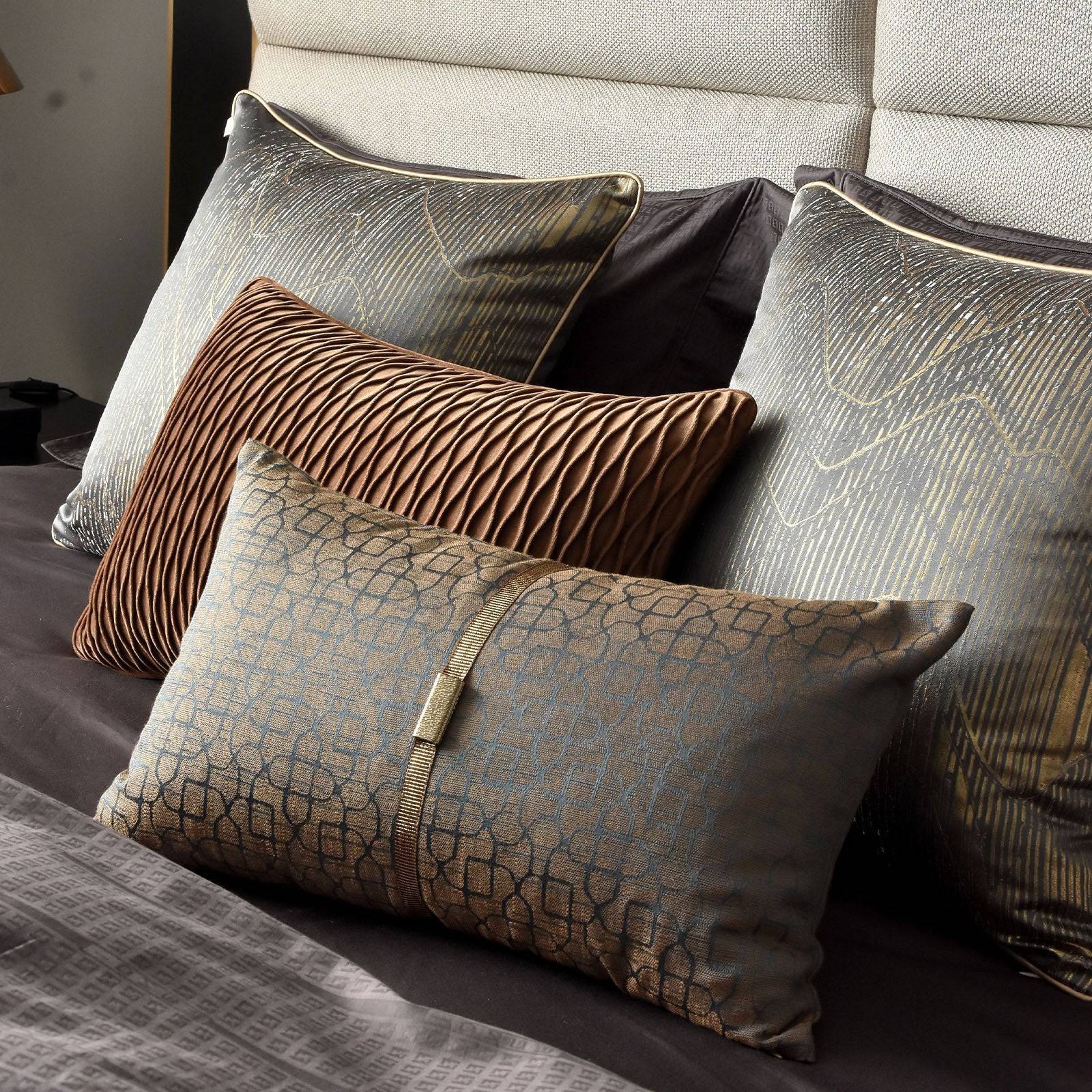 45X45 Cm Gorman Jacquard Cushion Ecc-008 - Cushions - ebarza Furniture UAE | Shop Modern Furniture in Abu Dhabi & Dubai - مفروشات ايبازرا في الامارات | تسوق اثاث عصري وديكورات مميزة في دبي وابوظبي