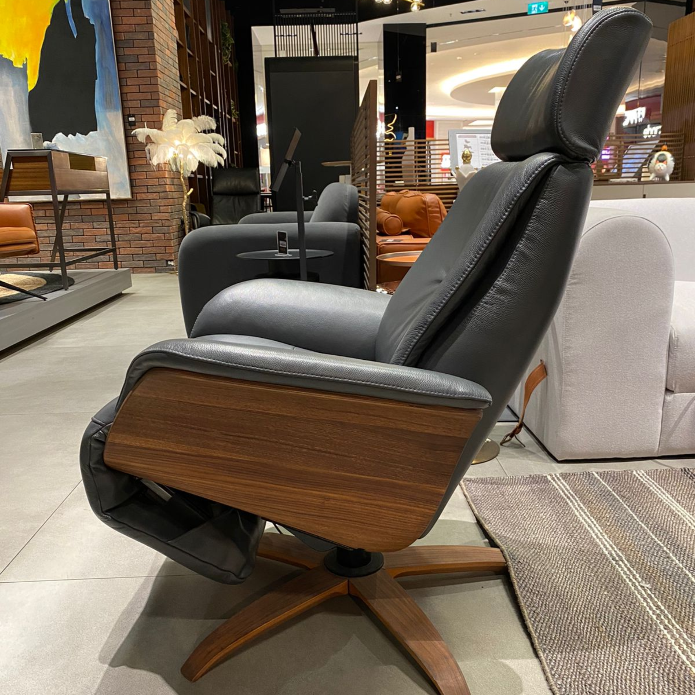 Display Item - Benz Relaxing Swivel And Electric Grey Recliner Lounge Chair Hkp-7608MfelNakheel - DISPLAY ITEM - ebarza Furniture UAE | Shop Modern Furniture in Abu Dhabi & Dubai - مفروشات ايبازرا في الامارات | تسوق اثاث عصري وديكورات مميزة في دبي وابوظبي