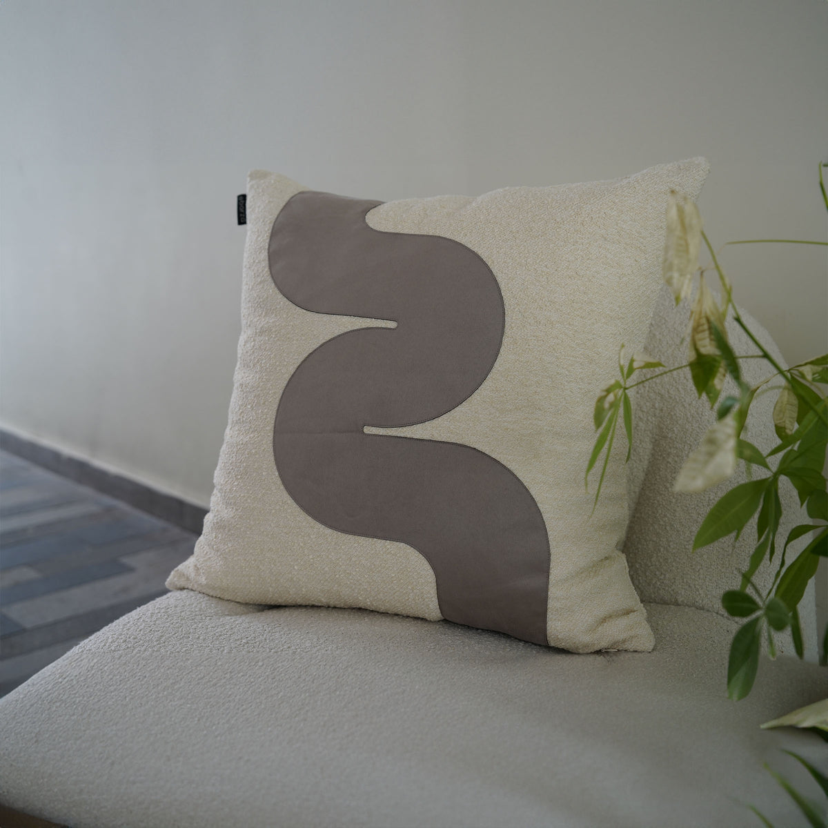 60x60Cm Ebarza Amman Patchwork Cushion ECC127 - Cushions - ebarza Furniture UAE | Shop Modern Furniture in Abu Dhabi & Dubai - مفروشات ايبازرا في الامارات | تسوق اثاث عصري وديكورات مميزة في دبي وابوظبي
