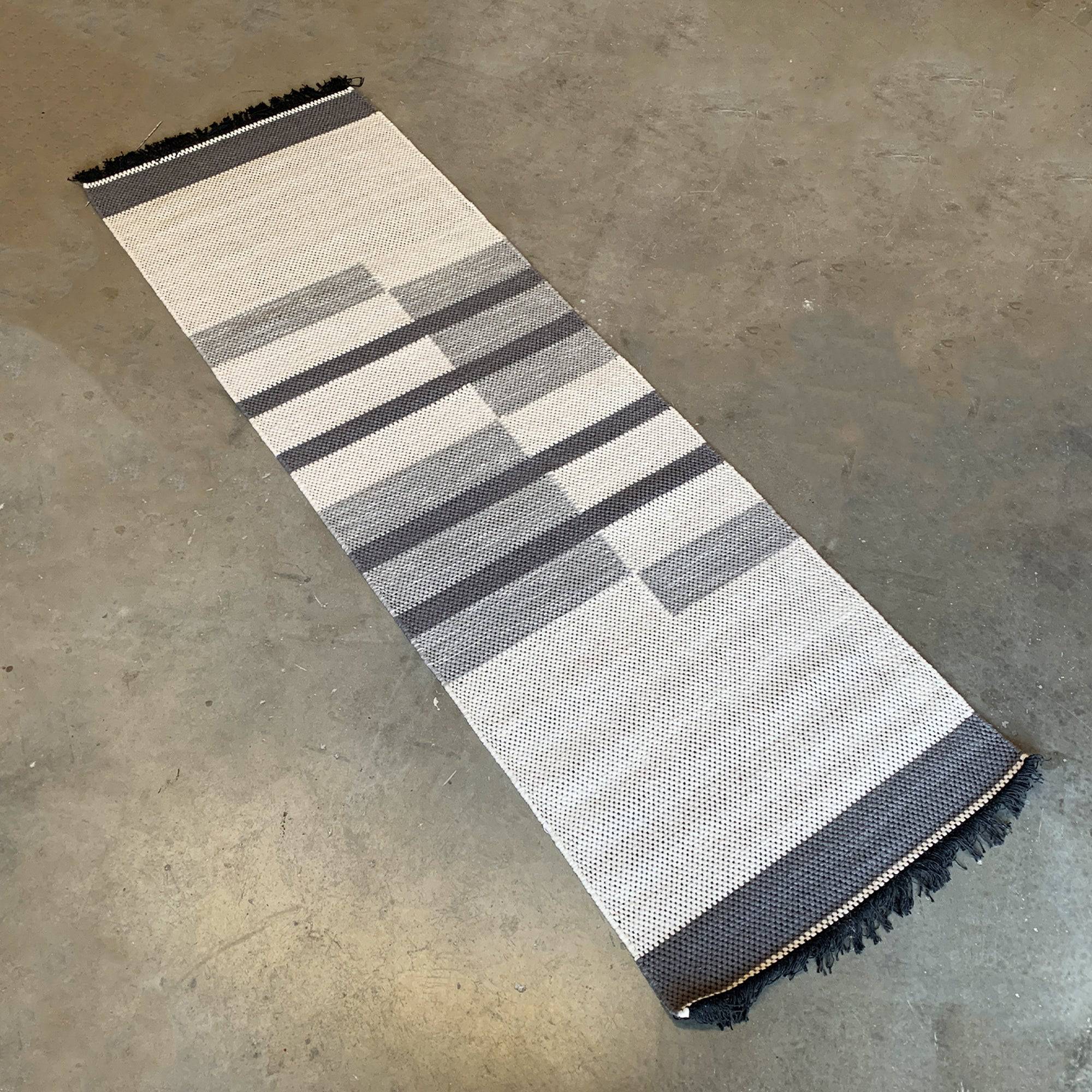 90X300 Cm Filford Handmade Wool Rug Filford Ffd-01-Long - Rugs - ebarza Furniture UAE | Shop Modern Furniture in Abu Dhabi & Dubai - مفروشات ايبازرا في الامارات | تسوق اثاث عصري وديكورات مميزة في دبي وابوظبي