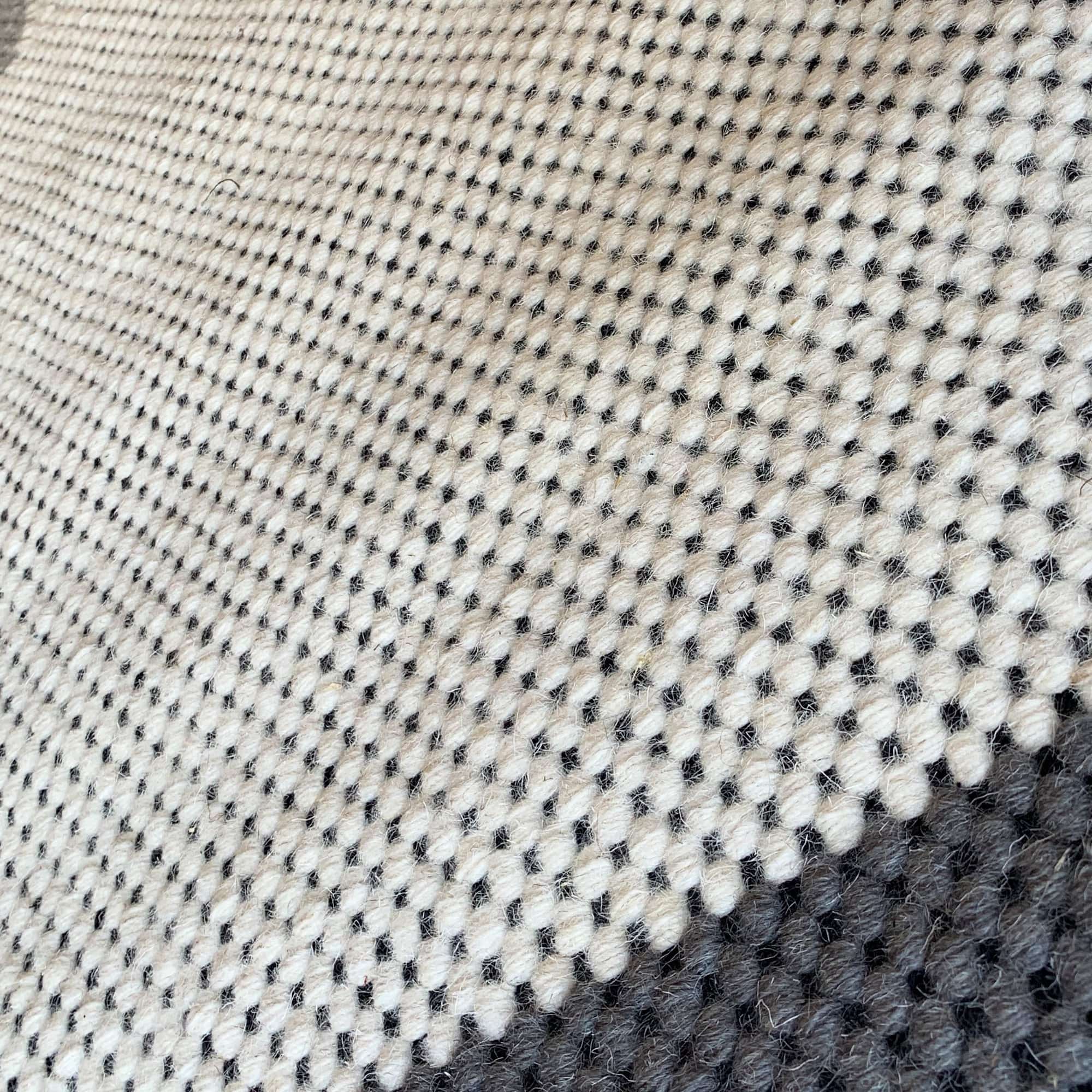 90X300 Cm Filford Handmade Wool Rug Filford Ffd-01-Long - Rugs - ebarza Furniture UAE | Shop Modern Furniture in Abu Dhabi & Dubai - مفروشات ايبازرا في الامارات | تسوق اثاث عصري وديكورات مميزة في دبي وابوظبي