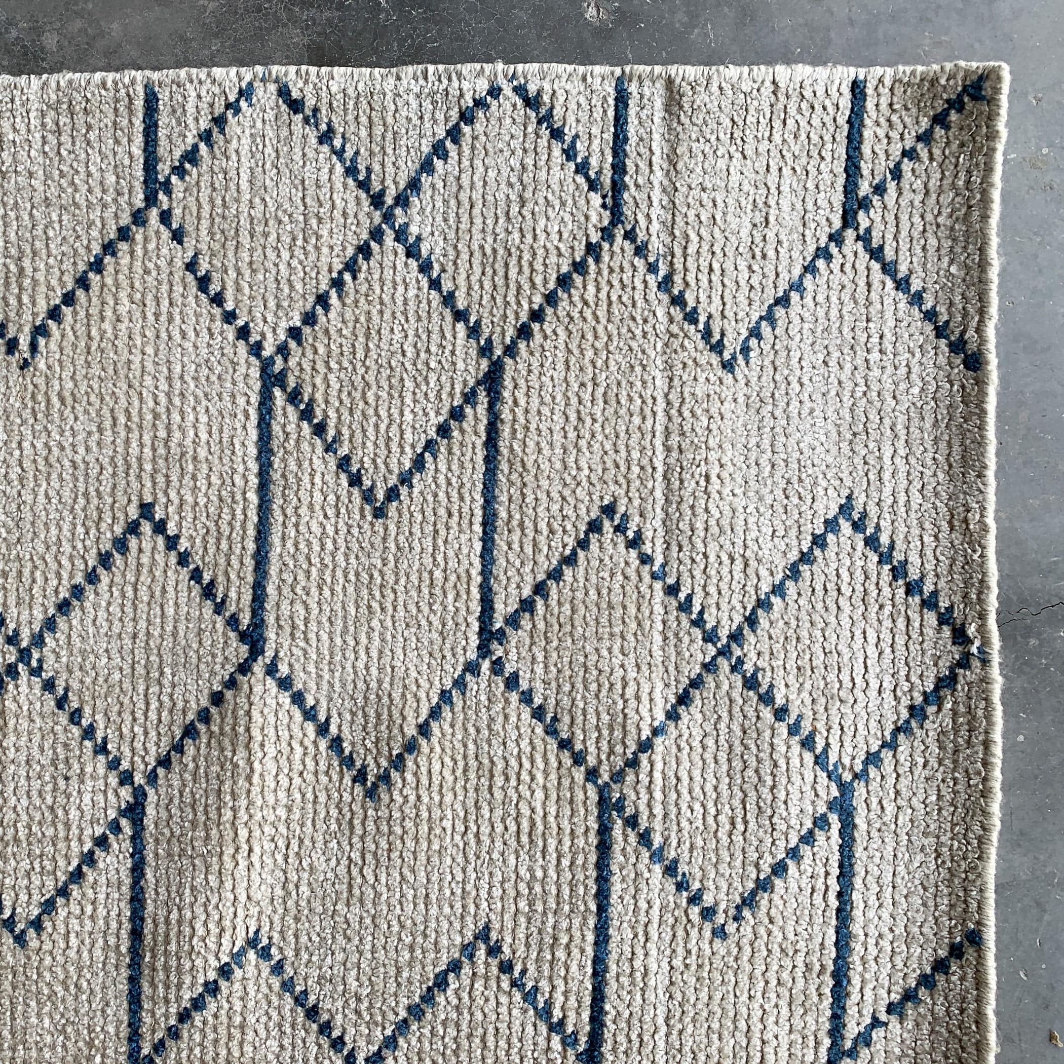 90X300 Cm Handmade Silk Rug Hovenia-Hn-11-Long - Rugs - ebarza Furniture UAE | Shop Modern Furniture in Abu Dhabi & Dubai - مفروشات ايبازرا في الامارات | تسوق اثاث عصري وديكورات مميزة في دبي وابوظبي