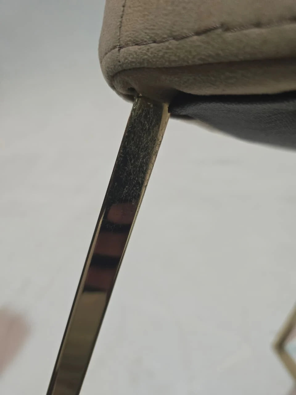 AS IS - Aura dining Chair Aura-Chair - DISPLAY ITEM - ebarza Furniture UAE | Shop Modern Furniture in Abu Dhabi & Dubai - مفروشات ايبازرا في الامارات | تسوق اثاث عصري وديكورات مميزة في دبي وابوظبي