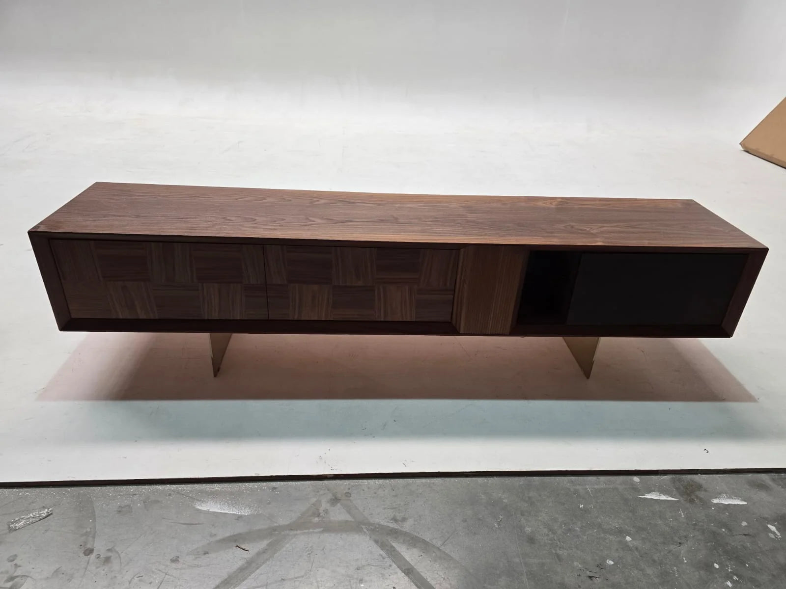 AS IS - Heritage Tv Unit Heritage-Tv005