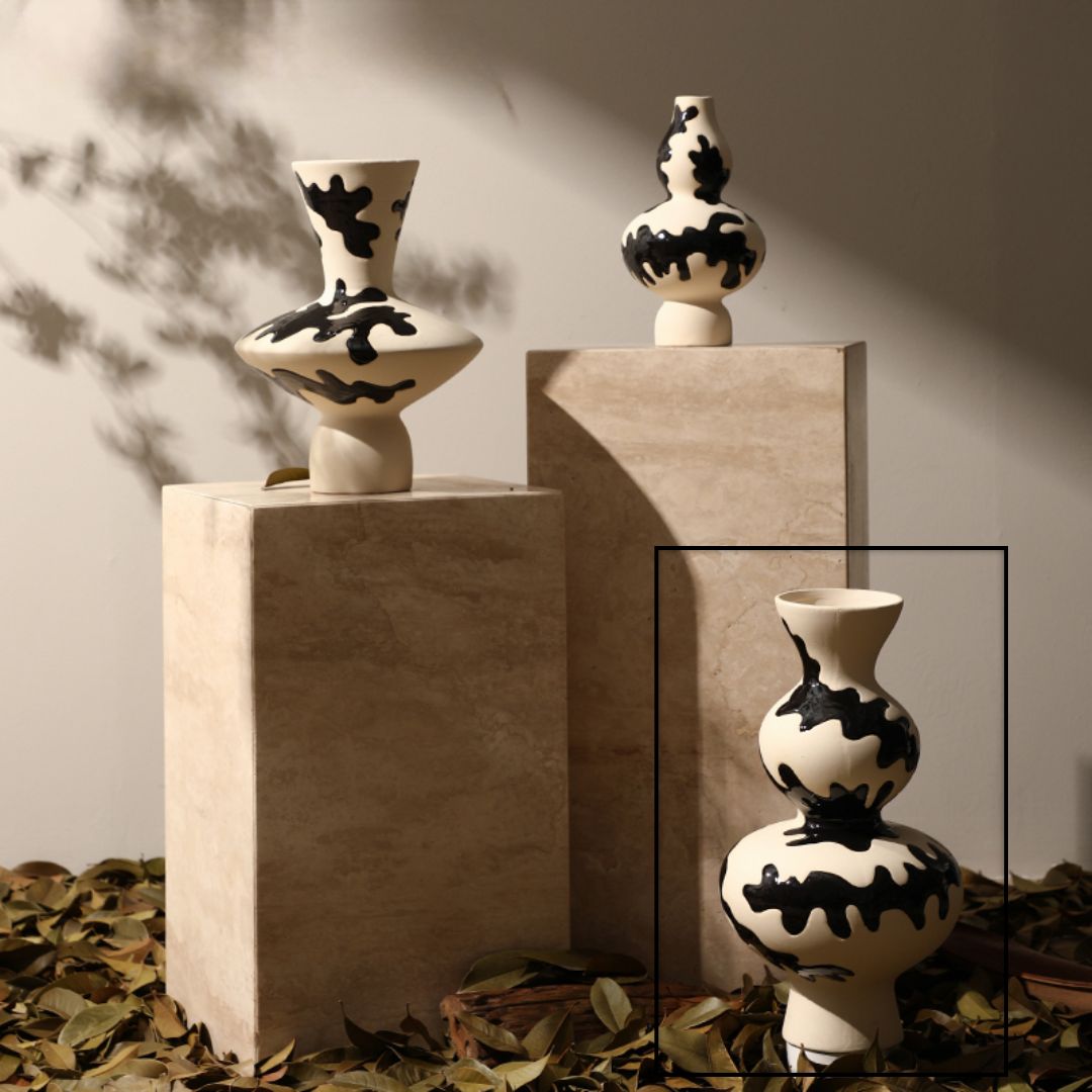 Black Hand-Painted Vase -A FD-D24068A - Vases - ebarza Furniture UAE | Shop Modern Furniture in Abu Dhabi & Dubai - مفروشات ايبازرا في الامارات | تسوق اثاث عصري وديكورات مميزة في دبي وابوظبي