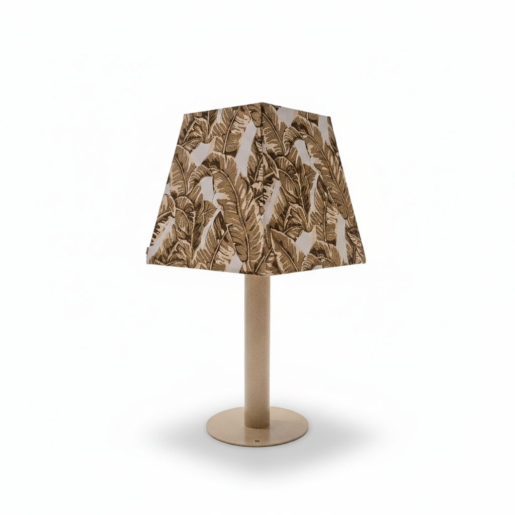Dai outdoor floor lamp with solar power, smart outdoor lighting from BEACON, featuring a sleek design and adjustable brightness.
