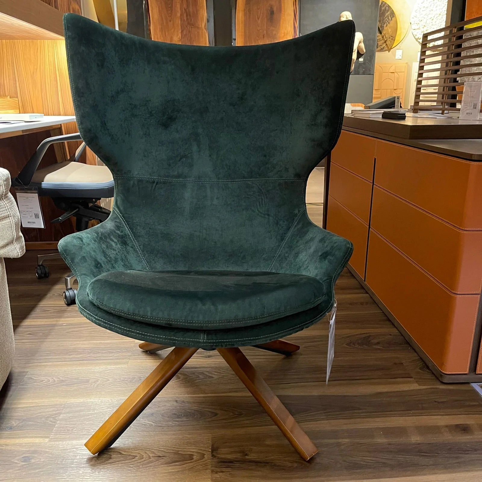 Display Item - Biel Lounge Chair Lc031W - YAS - DISPLAY ITEM - ebarza Furniture UAE | Shop Modern Furniture in Abu Dhabi & Dubai - مفروشات ايبازرا في الامارات | تسوق اثاث عصري وديكورات مميزة في دبي وابوظبي