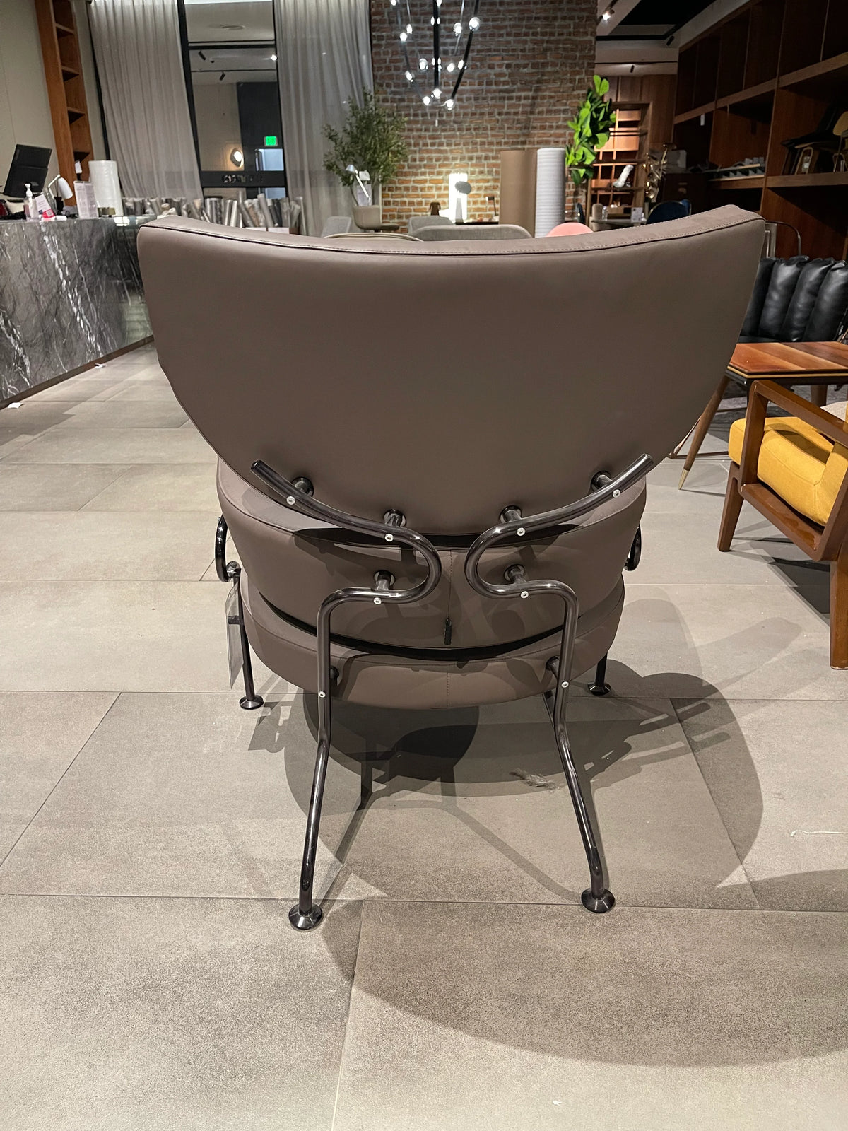 Display Item - Curvaceous Comfort Lounge Chair LC072 - Yas
