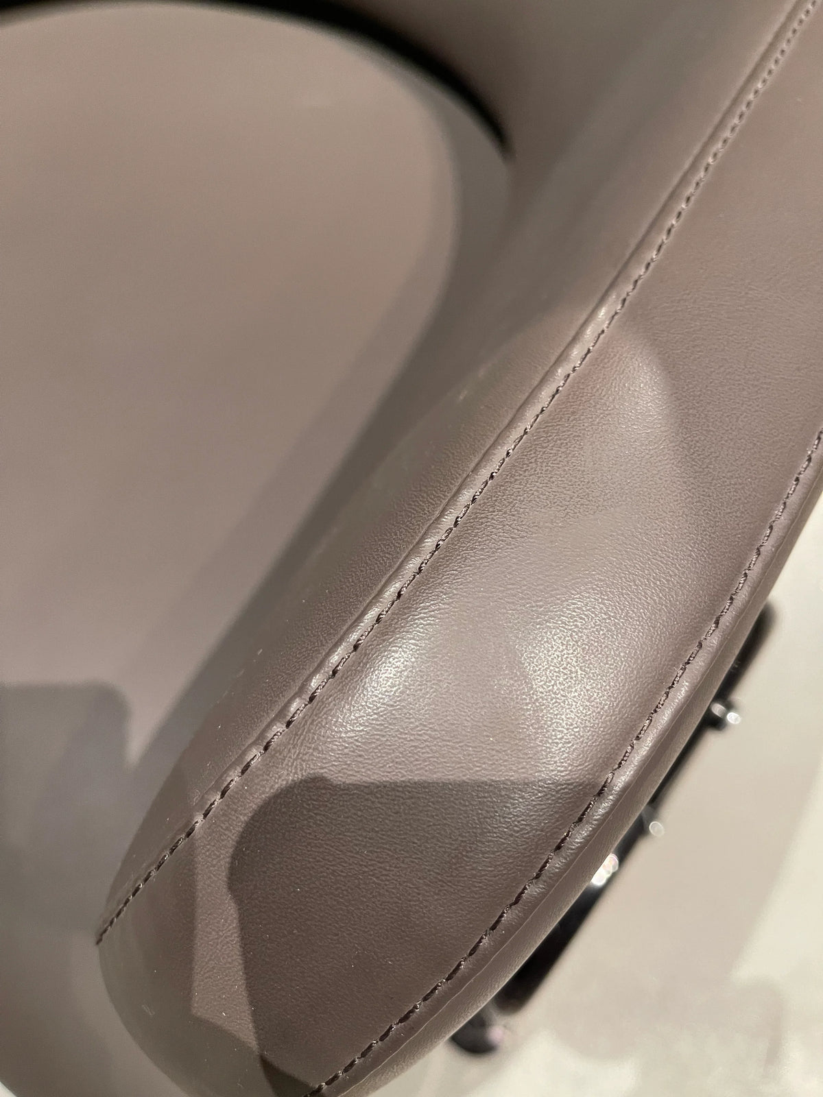 Display Item - Curvaceous Comfort Lounge Chair LC072 - Yas
