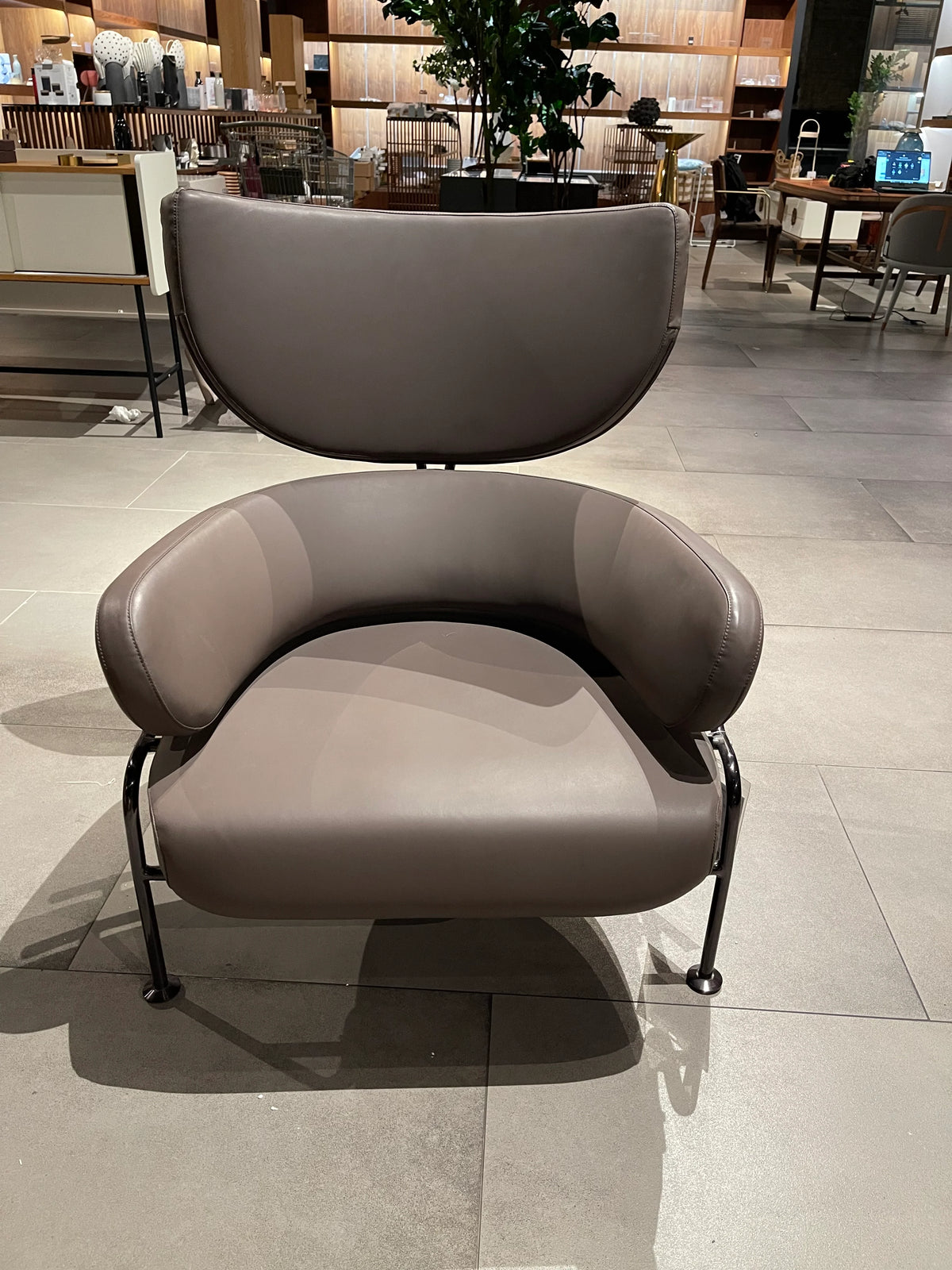 Display Item - Curvaceous Comfort Lounge Chair LC072 - Yas