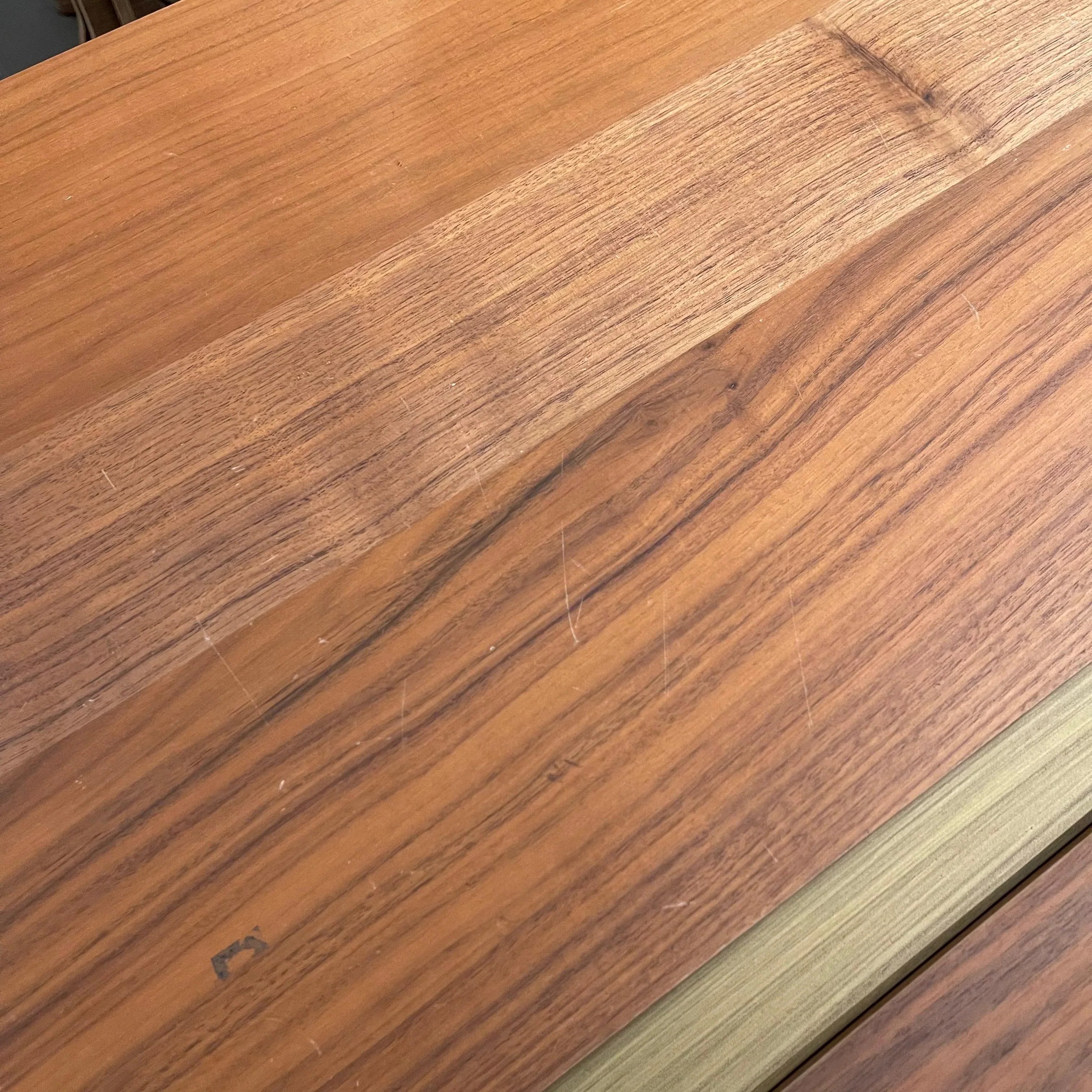 Display Item - Edessa Tv Unit Edsa-Tv - YAS - DISPLAY ITEM - ebarza Furniture UAE | Shop Modern Furniture in Abu Dhabi & Dubai - مفروشات ايبازرا في الامارات | تسوق اثاث عصري وديكورات مميزة في دبي وابوظبي