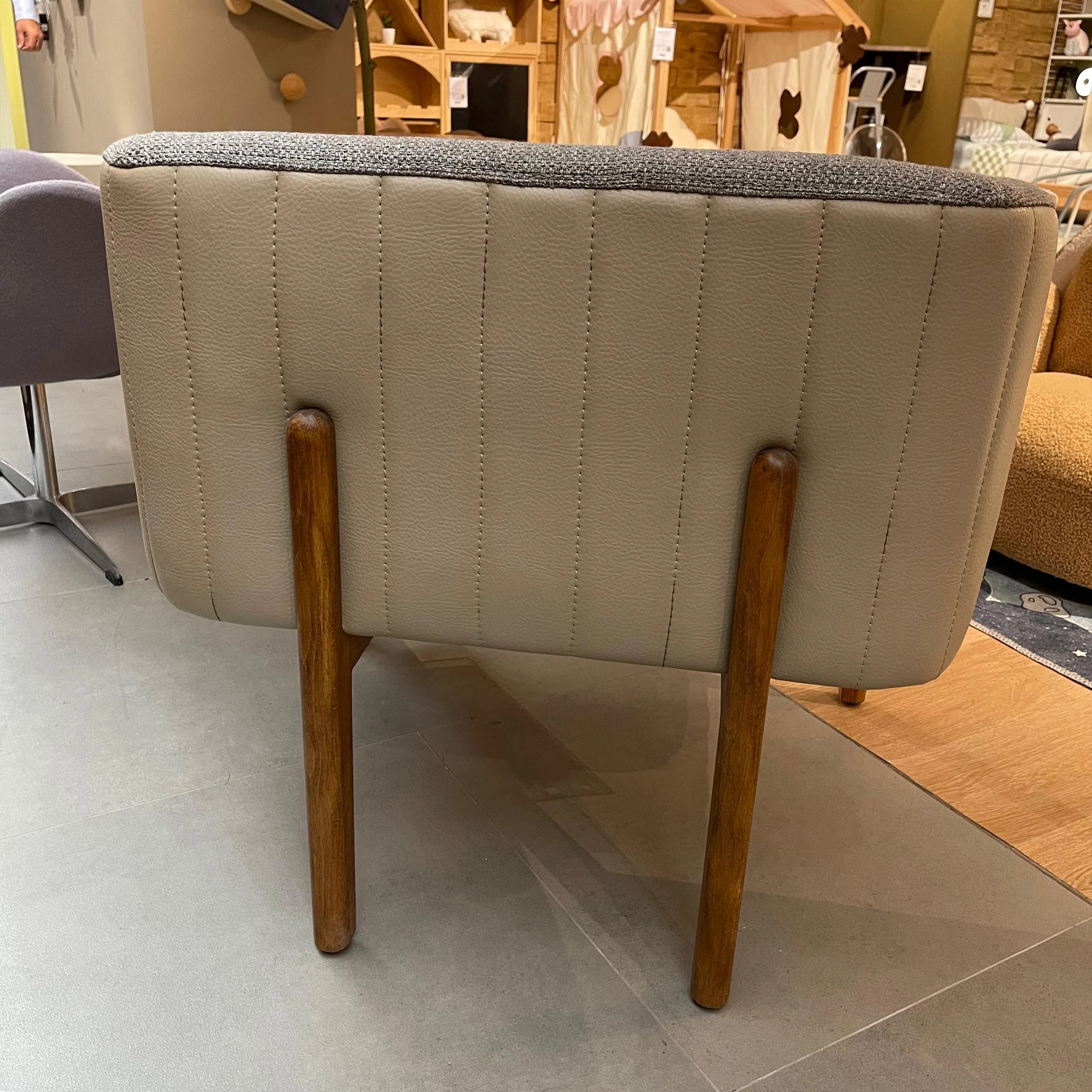 Display Item - Kenn Lounge Chair Ken-W-Grey -YAS - DISPLAY ITEM - ebarza Furniture UAE | Shop Modern Furniture in Abu Dhabi & Dubai - مفروشات ايبازرا في الامارات | تسوق اثاث عصري وديكورات مميزة في دبي وابوظبي