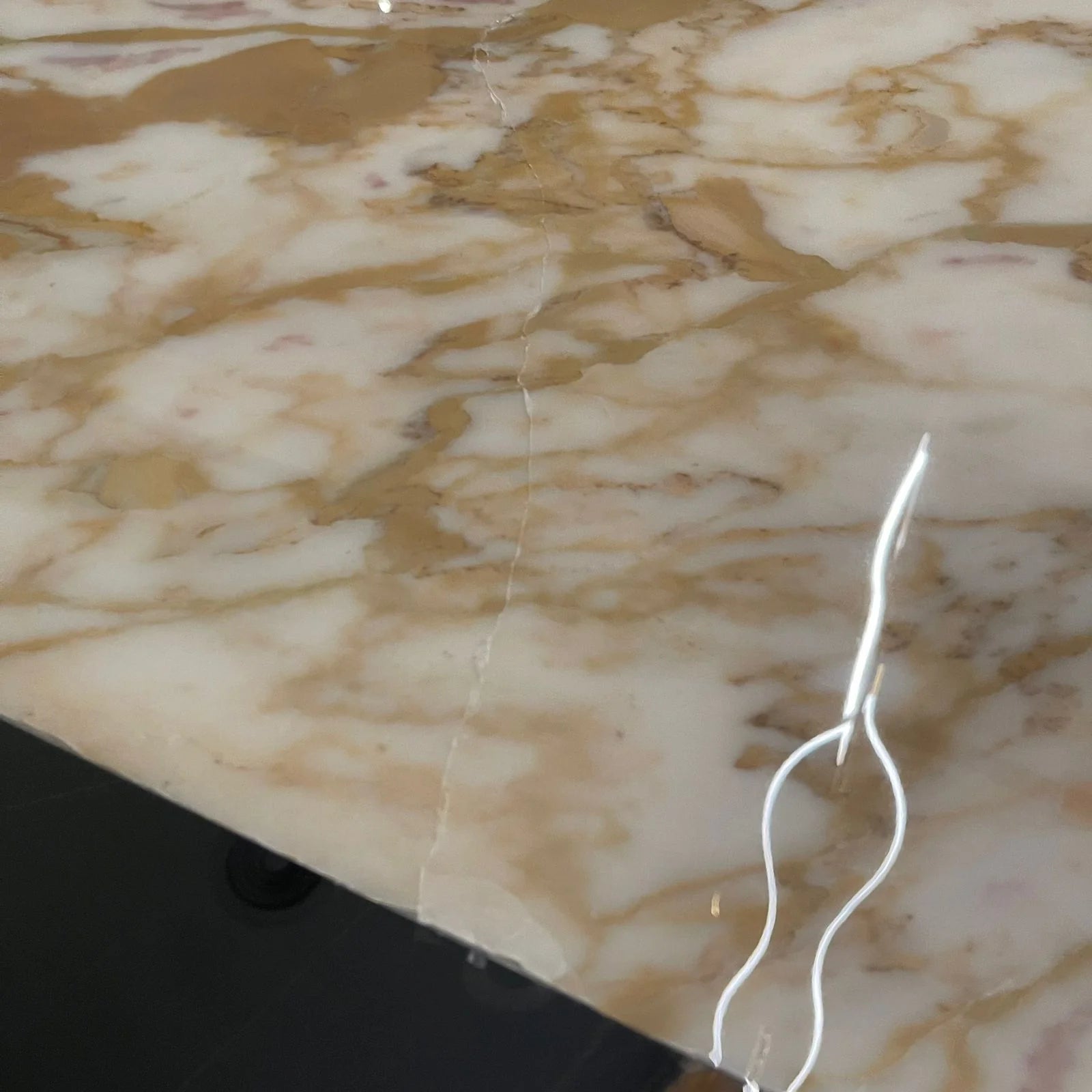 Display Item - Lauren coffee Table Black Gold IFJ-F370 - YAS - DISPLAY ITEM - ebarza Furniture UAE | Shop Modern Furniture in Abu Dhabi & Dubai - مفروشات ايبازرا في الامارات | تسوق اثاث عصري وديكورات مميزة في دبي وابوظبي