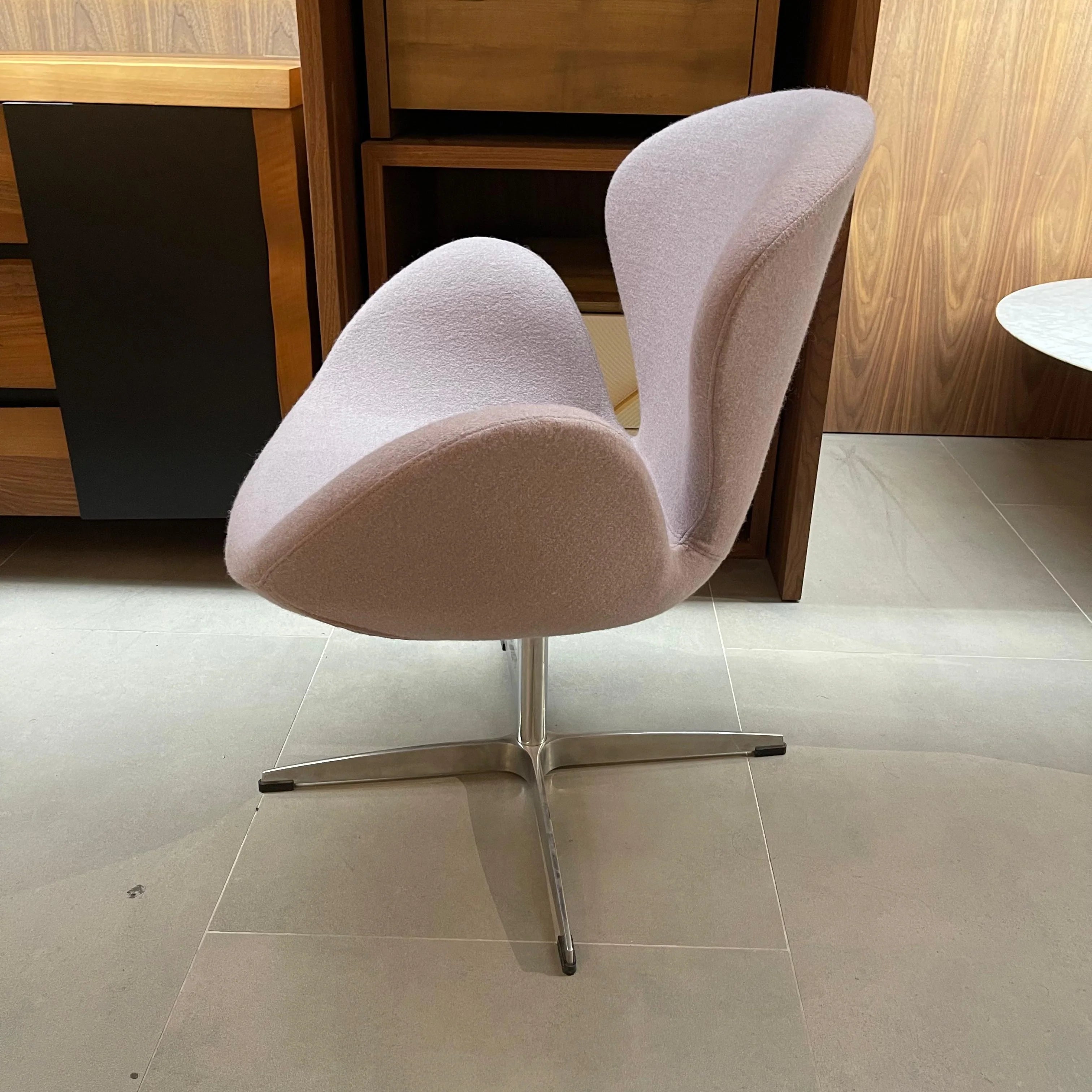 Display Item - Lounge Chair Lc010-G -YAS - DISPLAY ITEM - ebarza Furniture UAE | Shop Modern Furniture in Abu Dhabi & Dubai - مفروشات ايبازرا في الامارات | تسوق اثاث عصري وديكورات مميزة في دبي وابوظبي