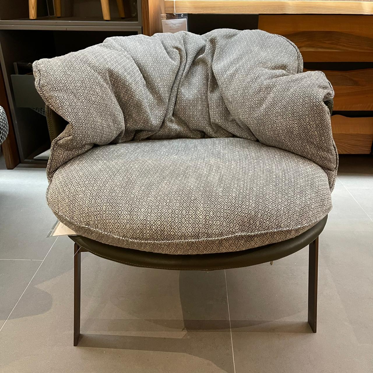 Display Item - Parma Lounge Chair Lc036 -YAS - DISPLAY ITEM - ebarza Furniture UAE | Shop Modern Furniture in Abu Dhabi & Dubai - مفروشات ايبازرا في الامارات | تسوق اثاث عصري وديكورات مميزة في دبي وابوظبي