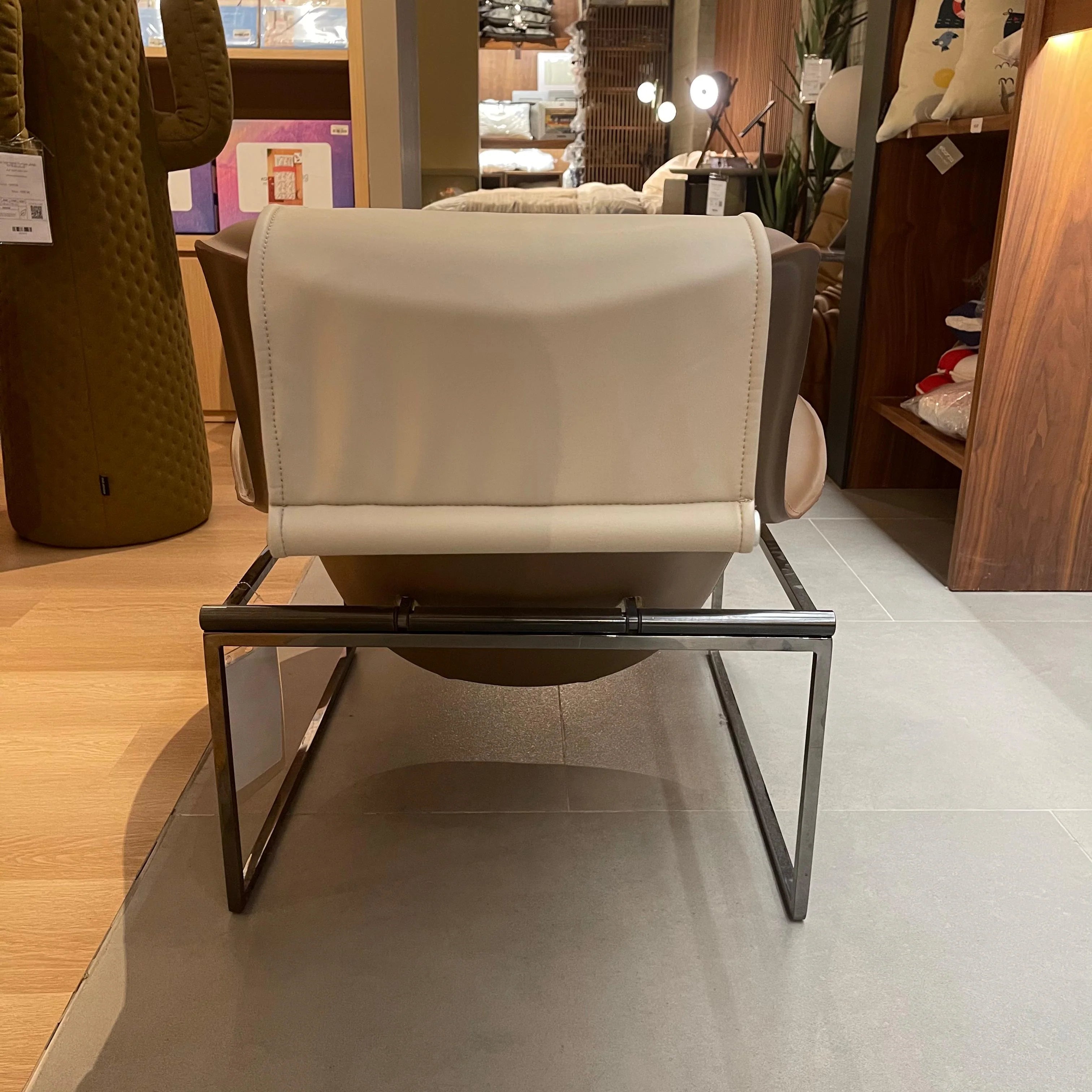 Display Item - Saddle Leather Lounge Chair BL-45 -YAS - DISPLAY ITEM - ebarza Furniture UAE | Shop Modern Furniture in Abu Dhabi & Dubai - مفروشات ايبازرا في الامارات | تسوق اثاث عصري وديكورات مميزة في دبي وابوظبي