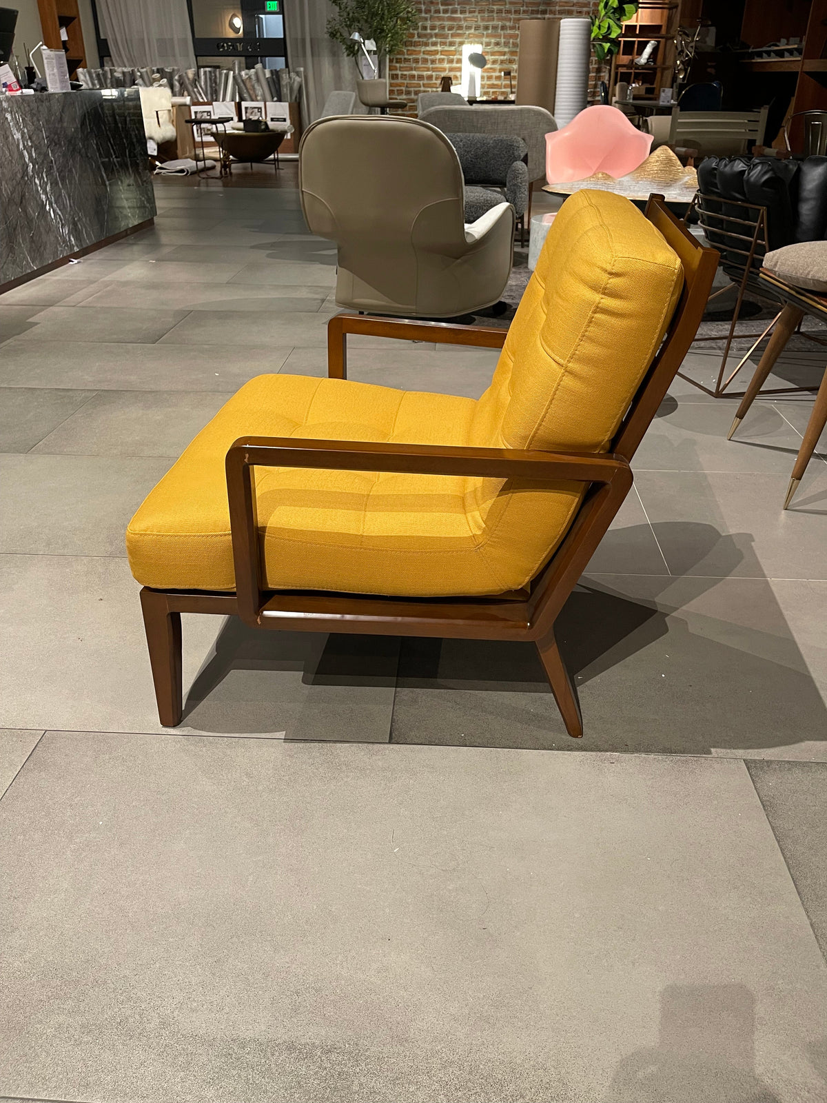 Display Item - Secrete Lounge Armchair Secs001-Lounge-Y - Yas