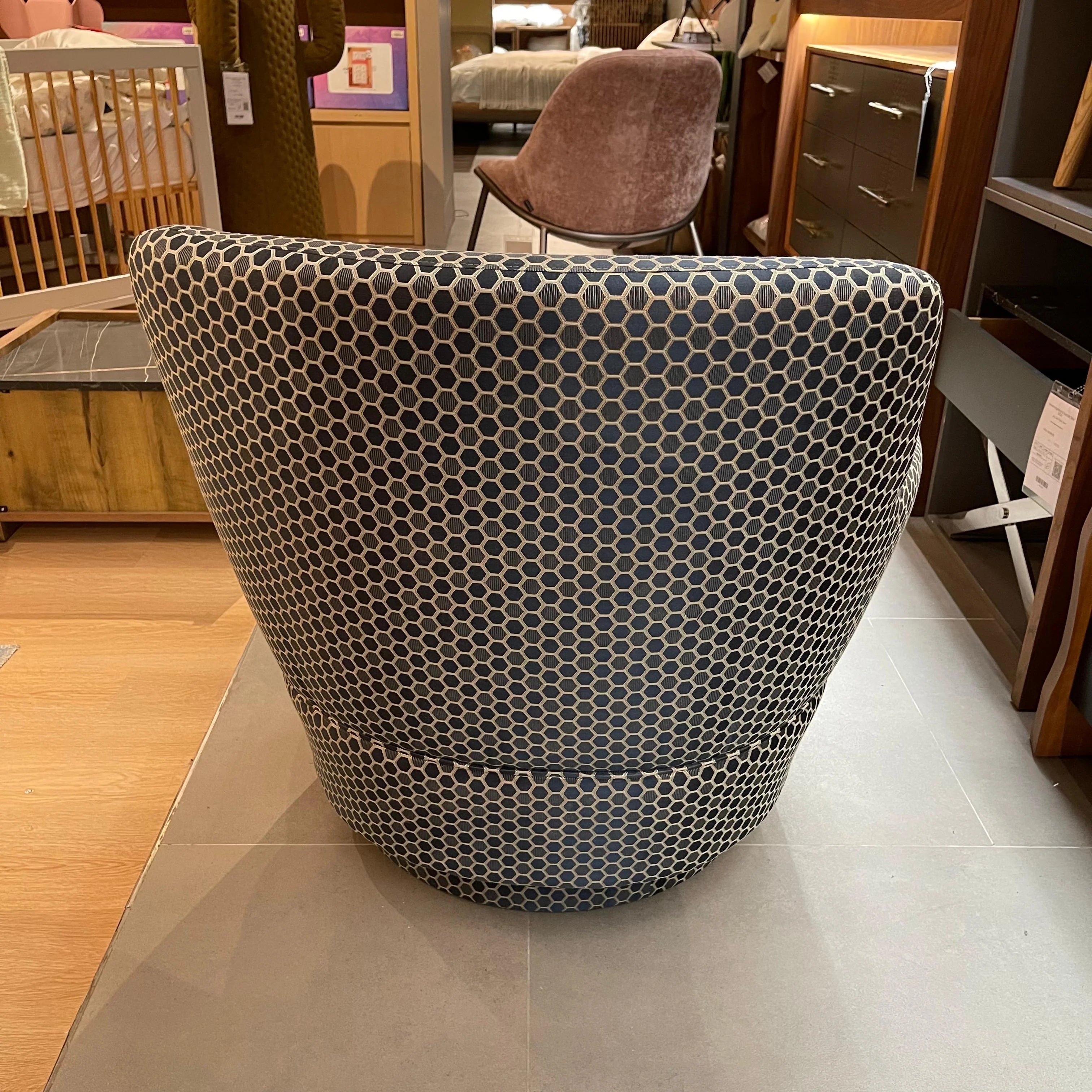 Display Item - Ultra Armchair Ultra-Chair - YAS - DISPLAY ITEM - ebarza Furniture UAE | Shop Modern Furniture in Abu Dhabi & Dubai - مفروشات ايبازرا في الامارات | تسوق اثاث عصري وديكورات مميزة في دبي وابوظبي