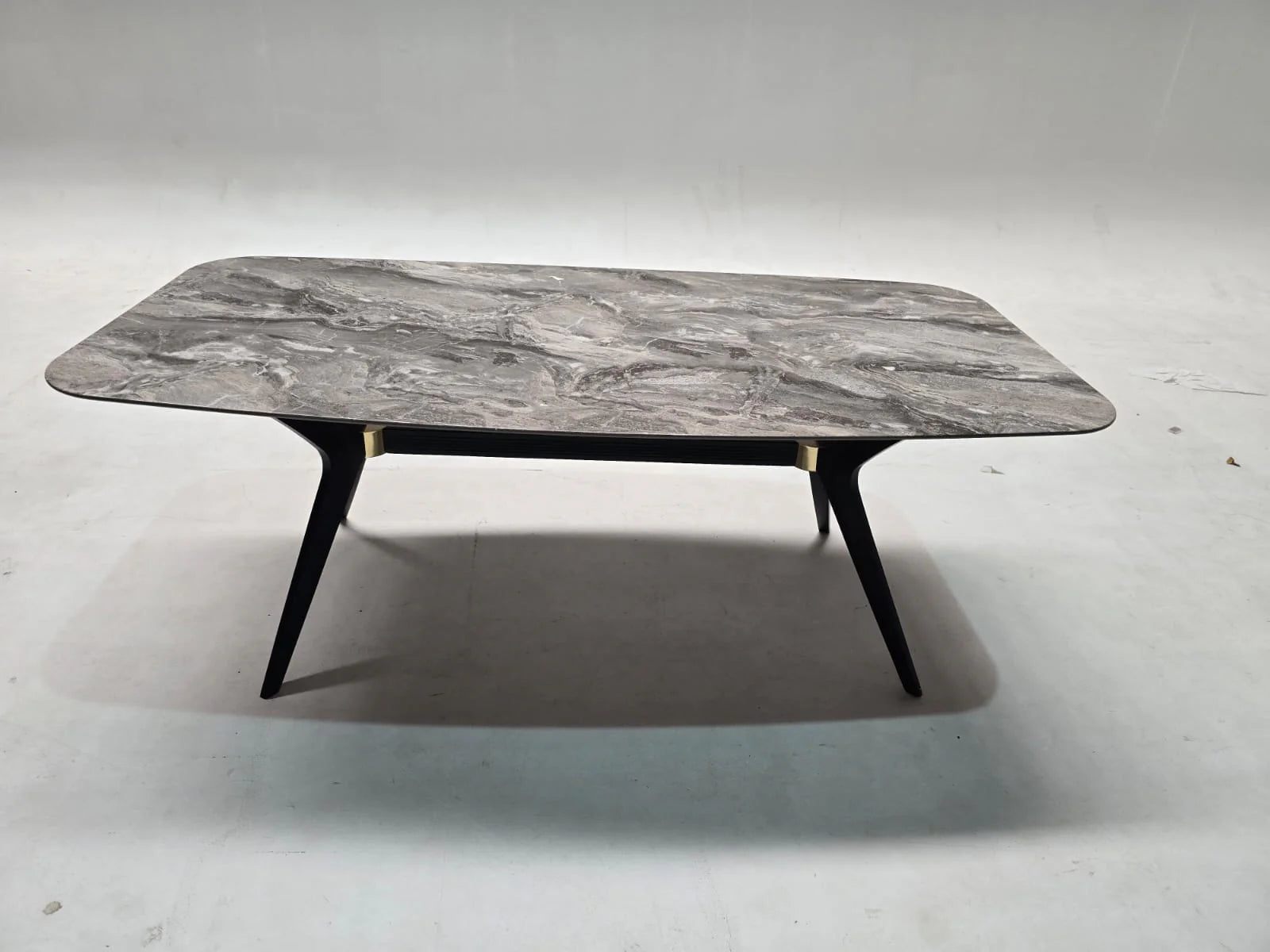قطعة من المعرض - طاولة طعام بيريتا BER008-only table