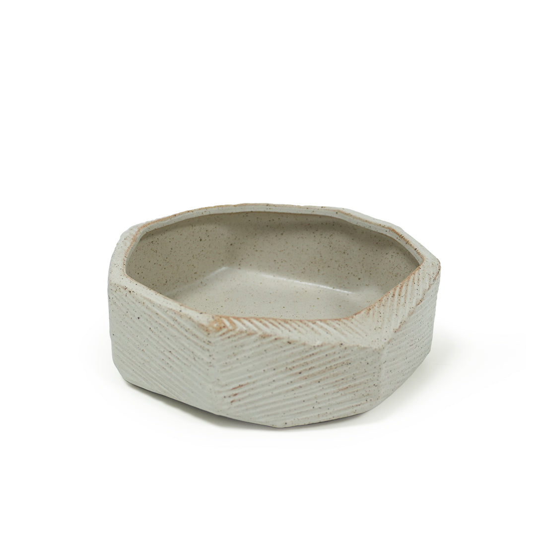 Hessian Off-White Small Chizzled Bowl CB4420-15-R537 - Bowls - ebarza Furniture UAE | Shop Modern Furniture in Abu Dhabi & Dubai - مفروشات ايبازرا في الامارات | تسوق اثاث عصري وديكورات مميزة في دبي وابوظبي