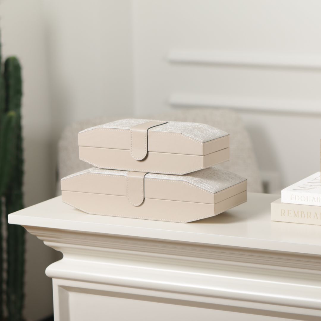 KD5022AS - طلب مسبق – توصيل خلال 15 يوم – صندوق مجوهرات جلدي بمفصلات حجم صغير