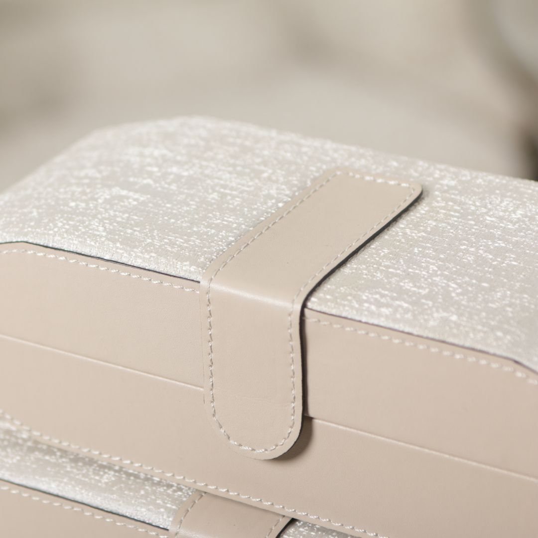 KD5022AS - طلب مسبق – توصيل خلال 15 يوم – صندوق مجوهرات جلدي بمفصلات حجم صغير