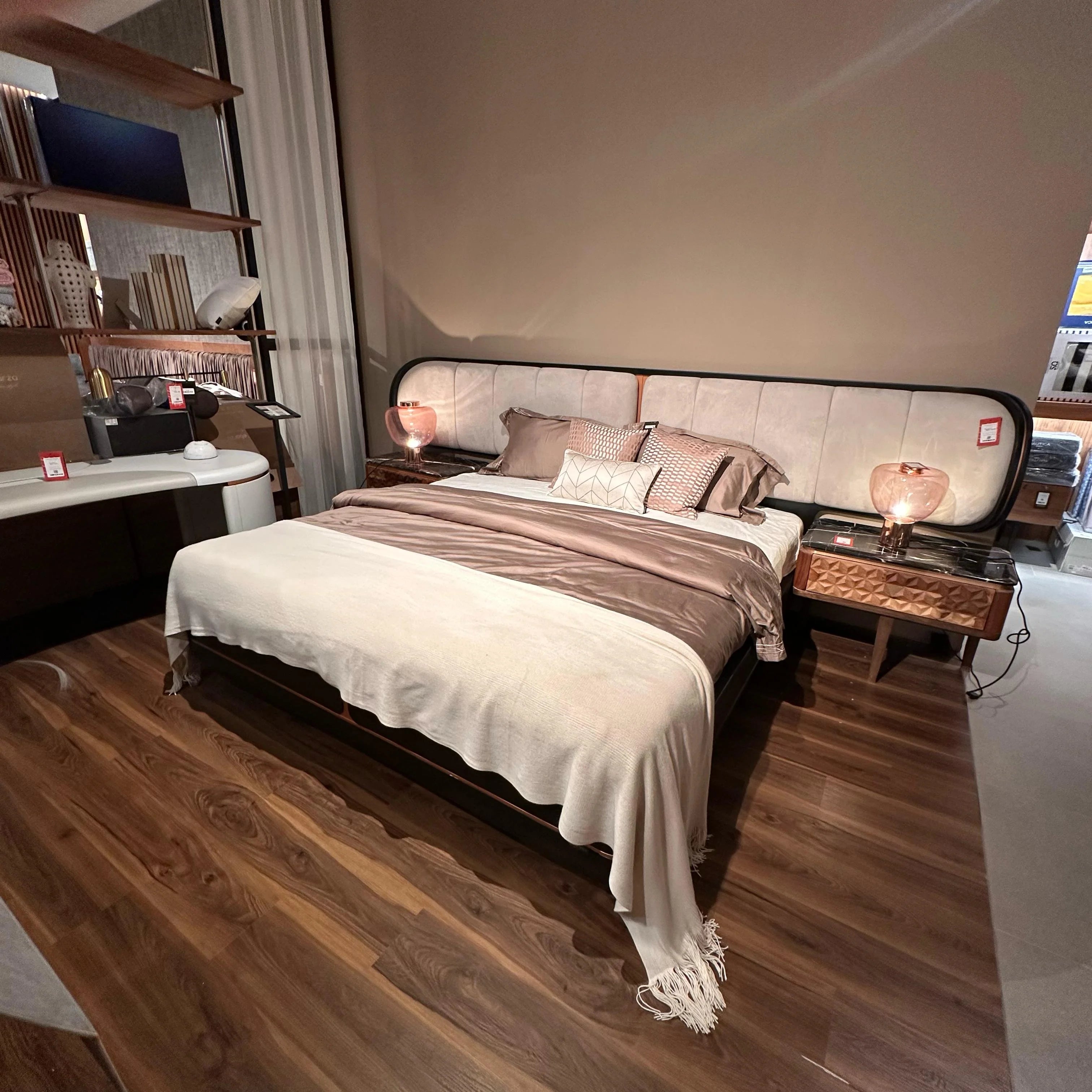 AS IS - Tulip King Size Bedstead KARTLP001-Black - DISPLAY ITEM - ebarza Furniture UAE | Shop Modern Furniture in Abu Dhabi & Dubai - مفروشات ايبازرا في الامارات | تسوق اثاث عصري وديكورات مميزة في دبي وابوظبي