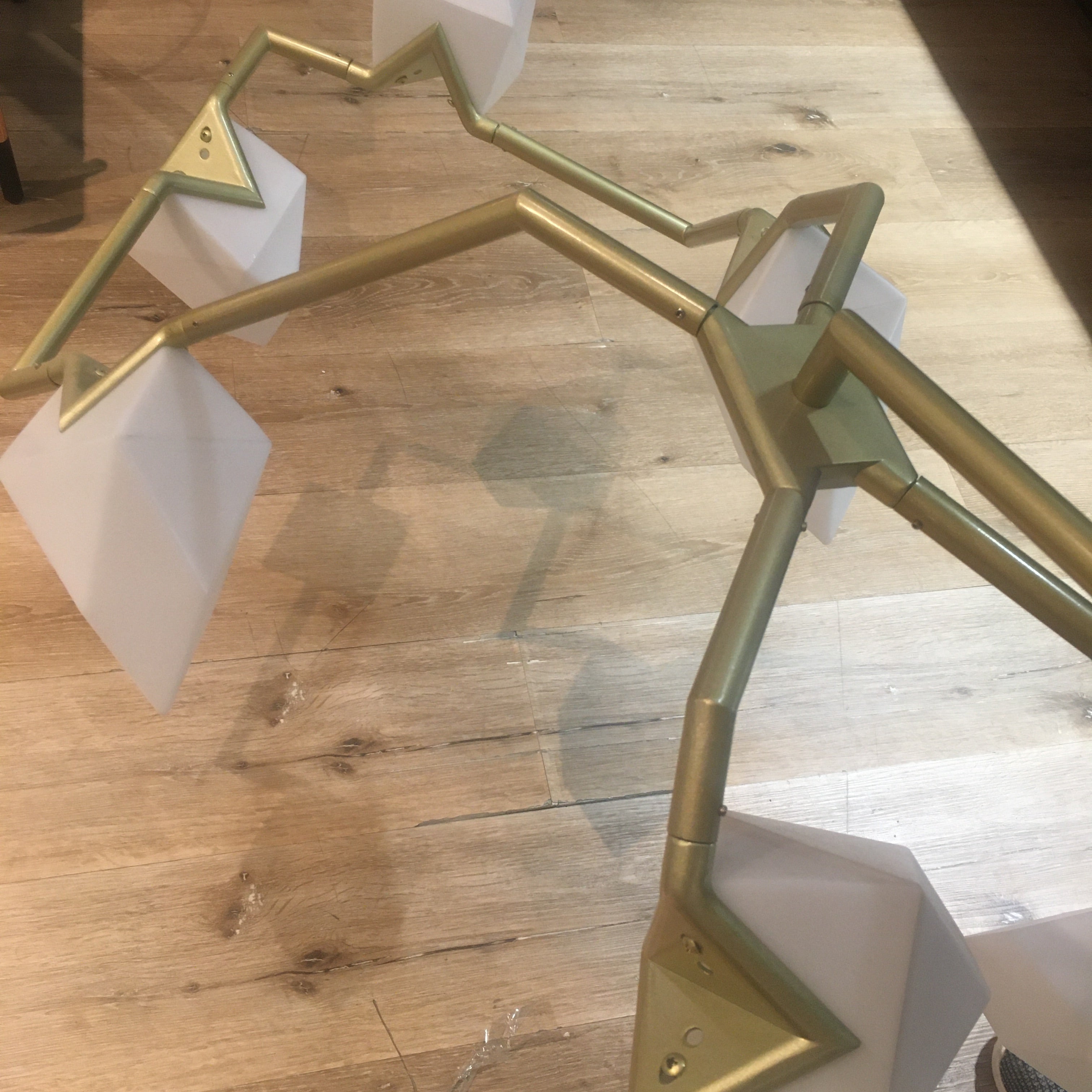 Display Item - Masko 12 Heads Chandelier Cy-New-093-GNakheel - DISPLAY ITEM - ebarza Furniture UAE | Shop Modern Furniture in Abu Dhabi & Dubai - مفروشات ايبازرا في الامارات | تسوق اثاث عصري وديكورات مميزة في دبي وابوظبي