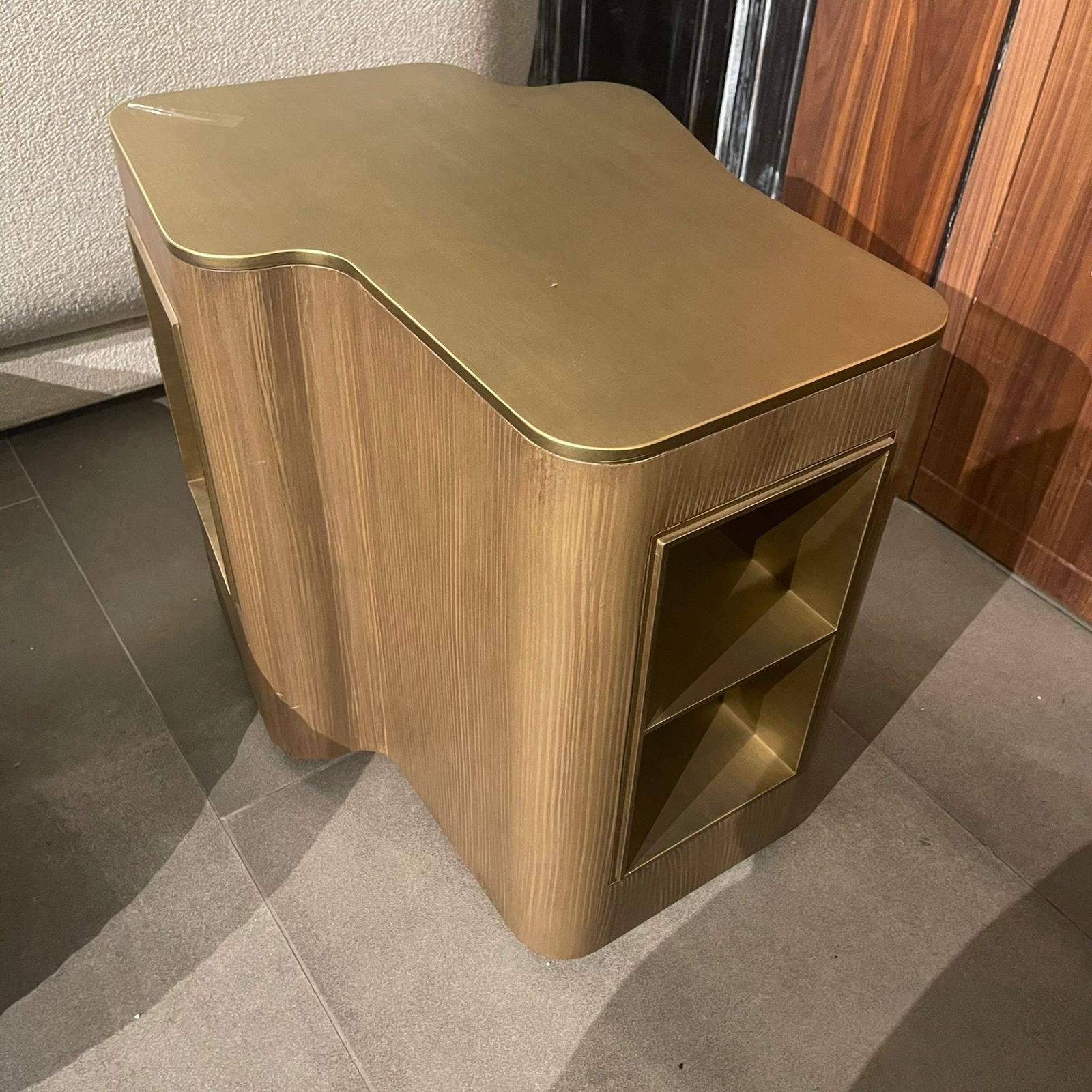 Display Item - Giallo Walnut Side Table Glost-040WYAS - DISPLAY ITEM - ebarza Furniture UAE | Shop Modern Furniture in Abu Dhabi & Dubai - مفروشات ايبازرا في الامارات | تسوق اثاث عصري وديكورات مميزة في دبي وابوظبي