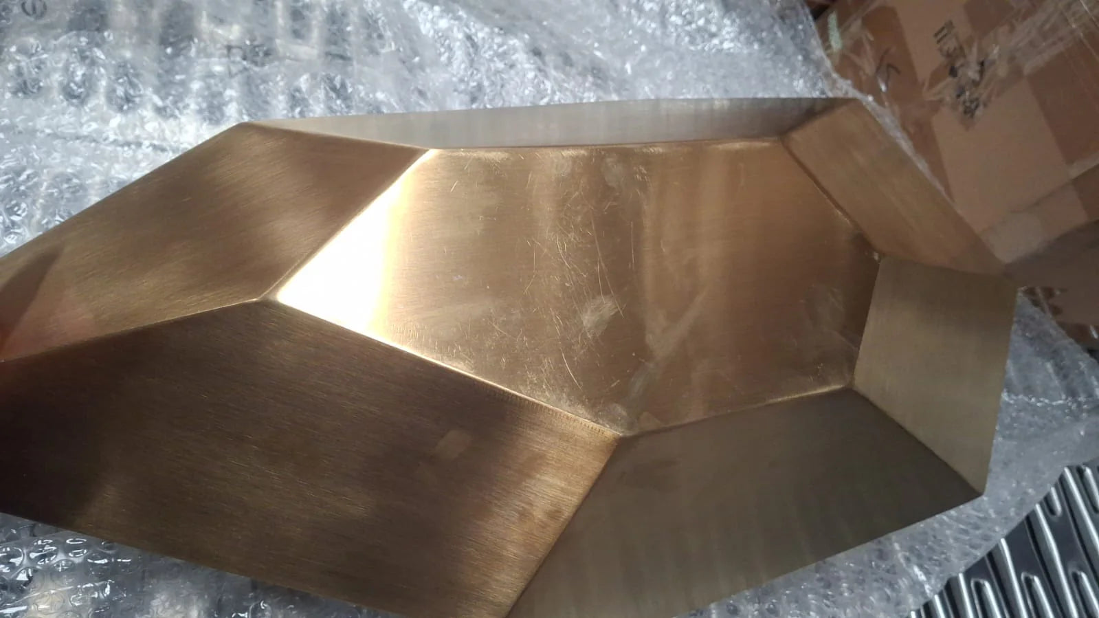 AS IS - Diamond Handcrafted Stainless Steel Table Artwork B00111-G - DISPLAY ITEM - ebarza Furniture UAE | Shop Modern Furniture in Abu Dhabi & Dubai - مفروشات ايبازرا في الامارات | تسوق اثاث عصري وديكورات مميزة في دبي وابوظبي