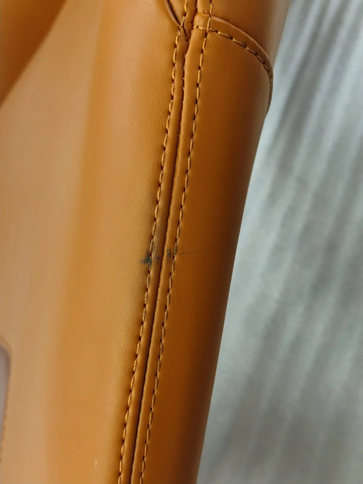 As Is - Relax Lounge Chair Lc035-Br - DISPLAY ITEM - ebarza Furniture UAE | Shop Modern Furniture in Abu Dhabi & Dubai - مفروشات ايبازرا في الامارات | تسوق اثاث عصري وديكورات مميزة في دبي وابوظبي