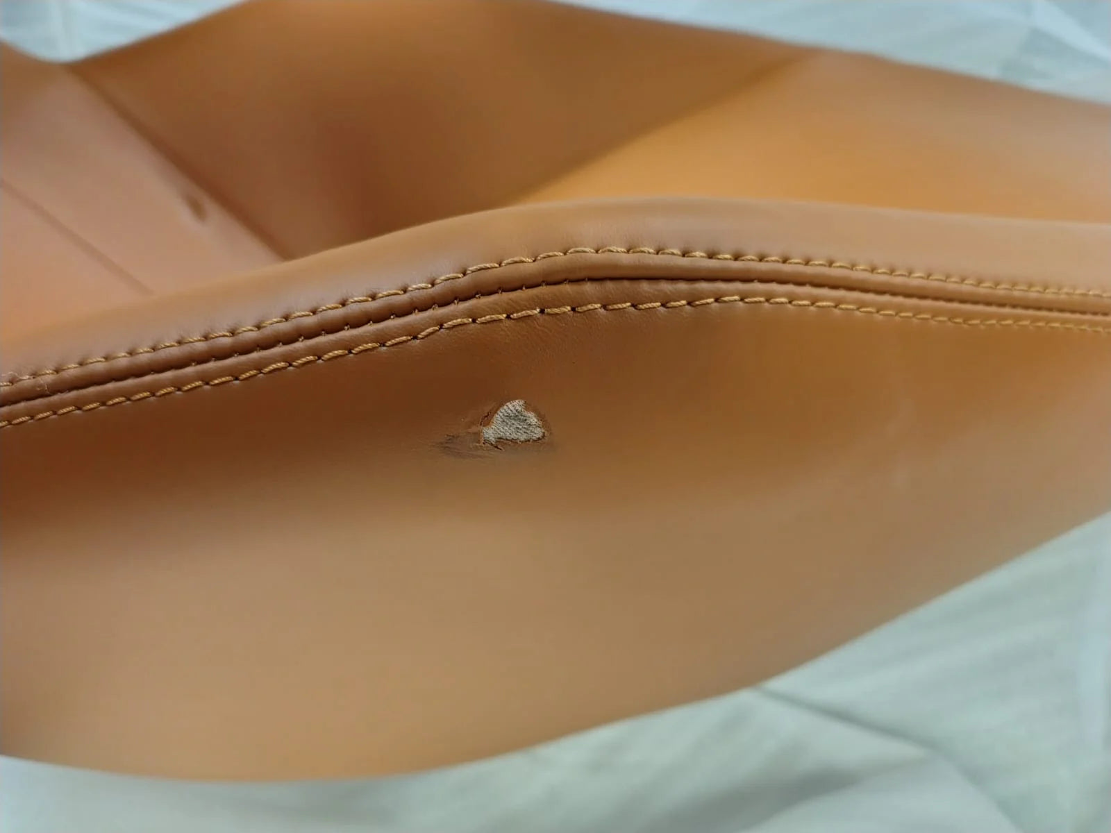 As Is - Relax Lounge Chair Lc035-Br - DISPLAY ITEM - ebarza Furniture UAE | Shop Modern Furniture in Abu Dhabi & Dubai - مفروشات ايبازرا في الامارات | تسوق اثاث عصري وديكورات مميزة في دبي وابوظبي