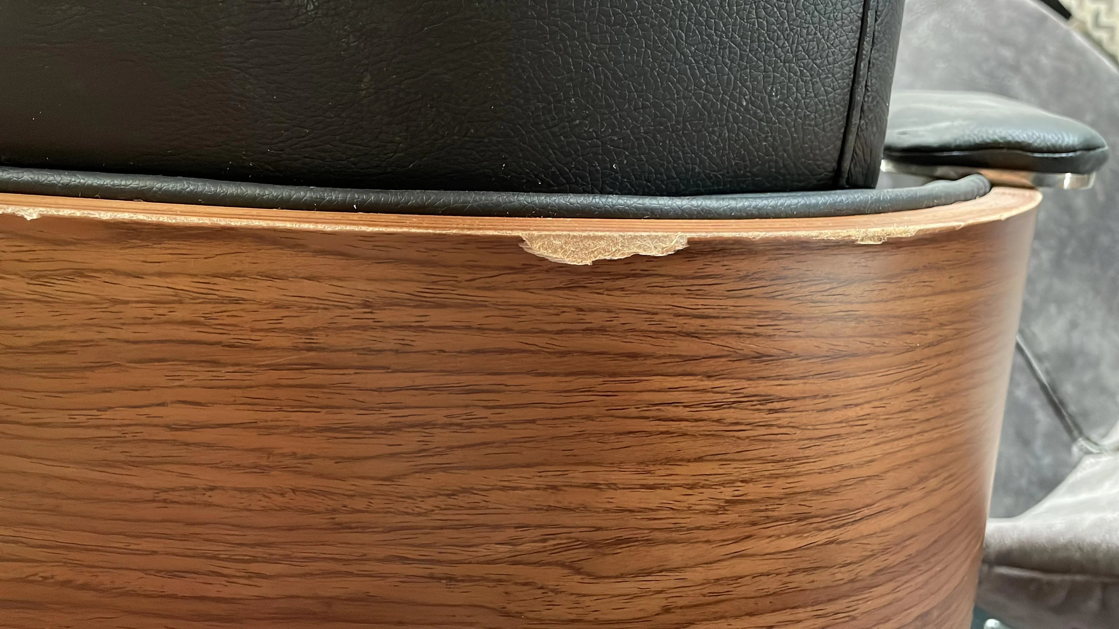 AS IS - Modern Manager Office Chair Genuine Leather 90622 - DISPLAY ITEM - ebarza Furniture UAE | Shop Modern Furniture in Abu Dhabi & Dubai - مفروشات ايبازرا في الامارات | تسوق اثاث عصري وديكورات مميزة في دبي وابوظبي